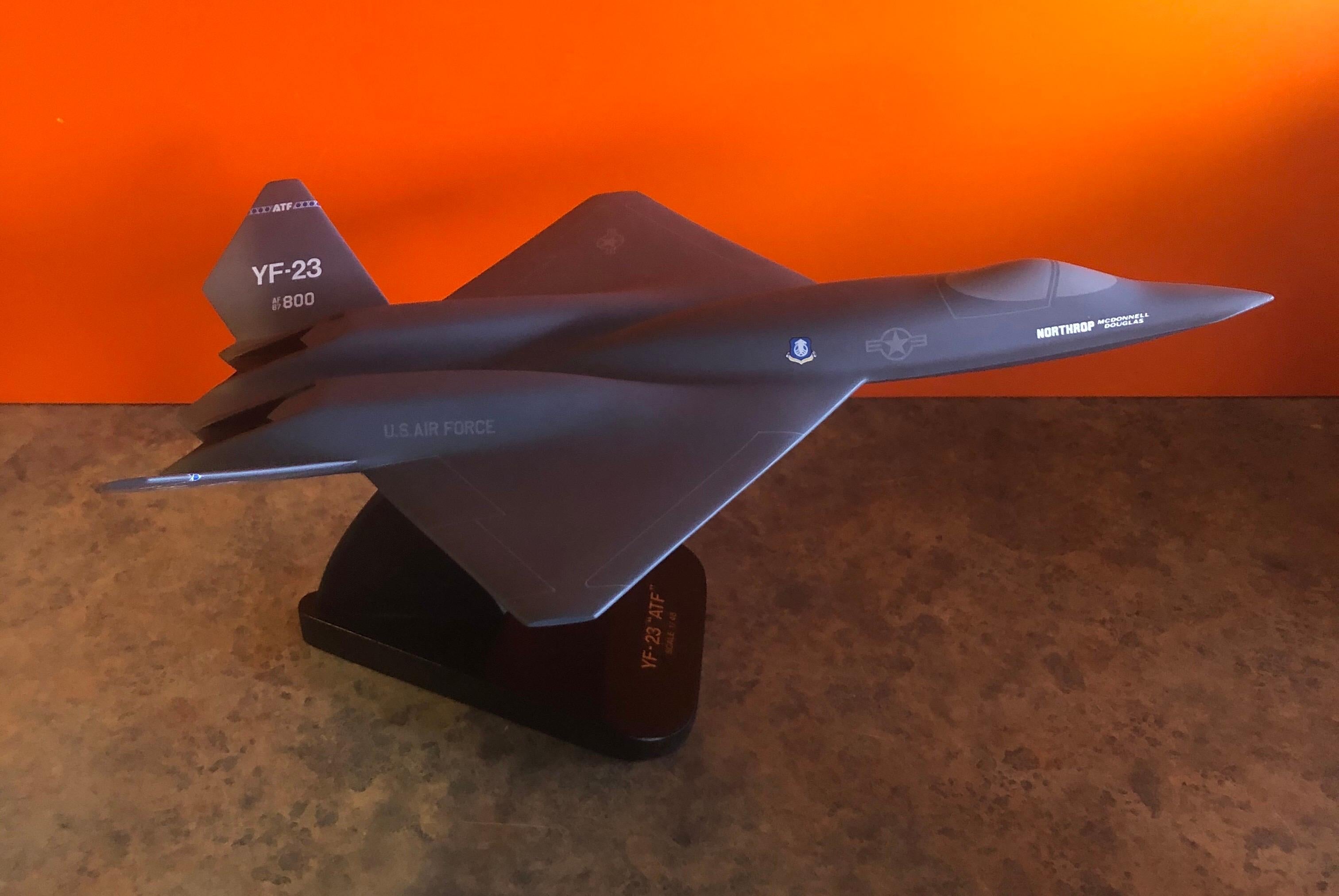 Modèle de bureau de l'U.S. Air Force YF-23 Advanced Tactical Fighter de l'ATF en vente 11