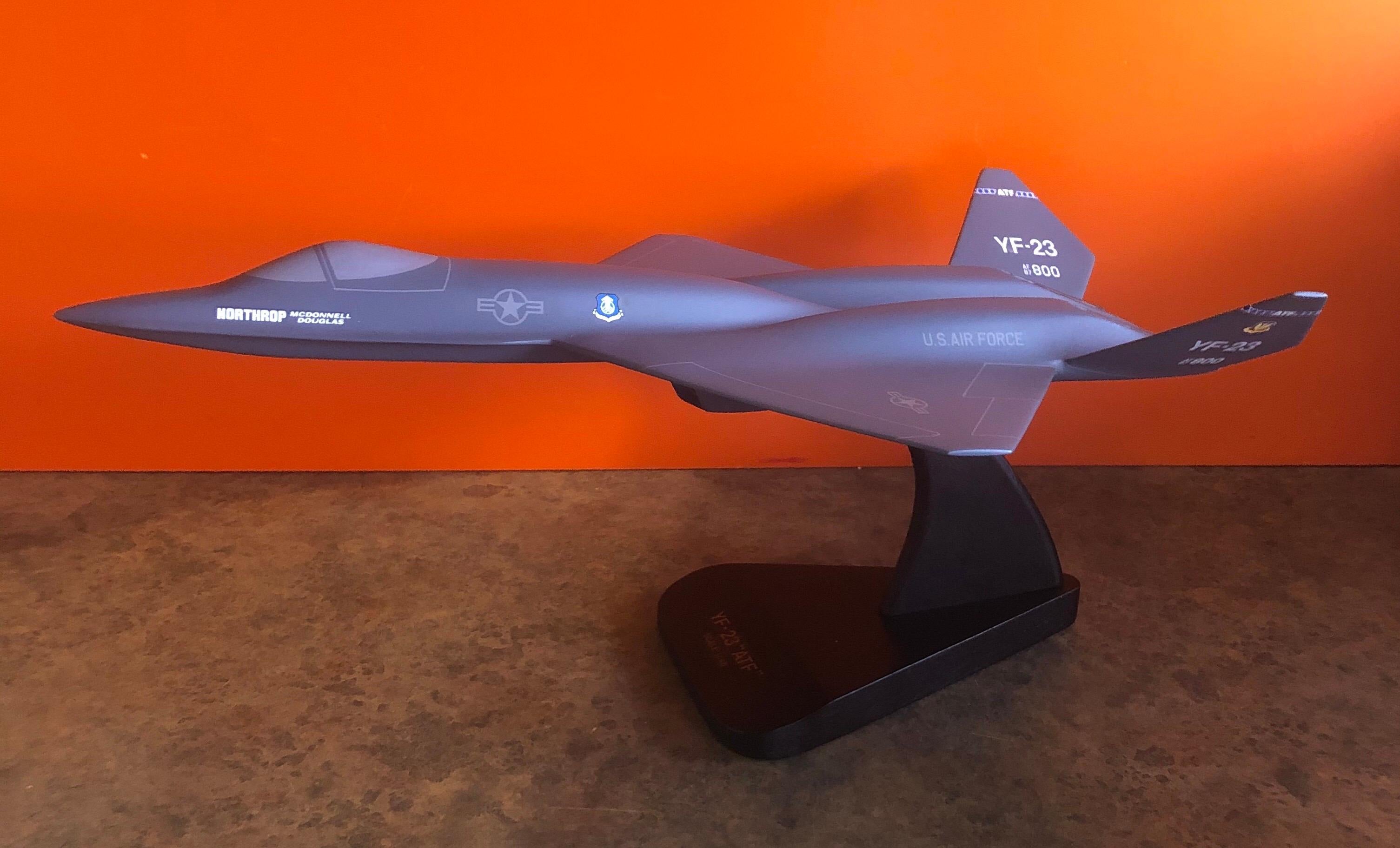 Modèle de bureau de l'U.S. Air Force YF-23 Advanced Tactical Fighter de l'ATF en vente 1