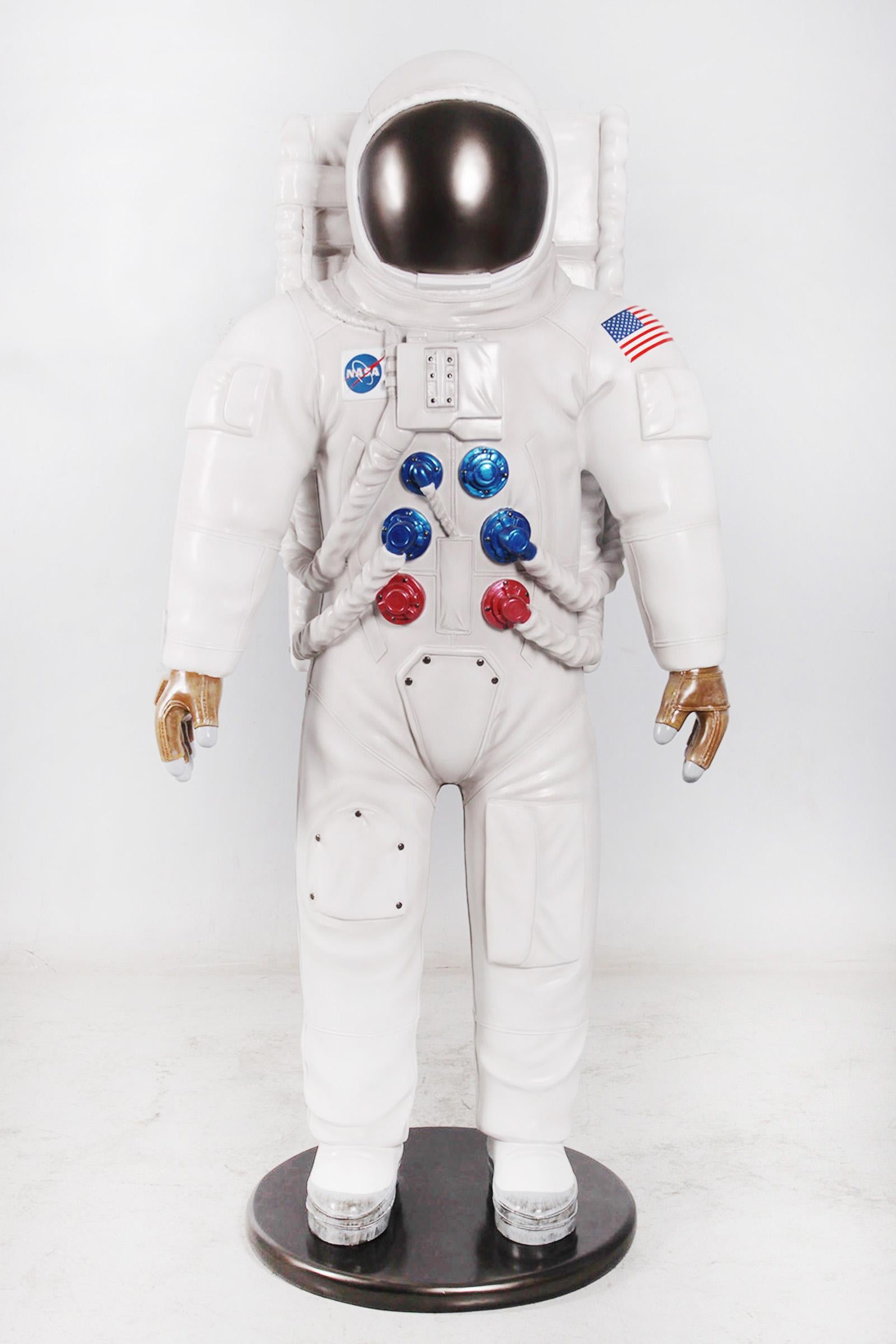 Sculpture life-size in Resin US Astronaut NASA.
Made in 2018.