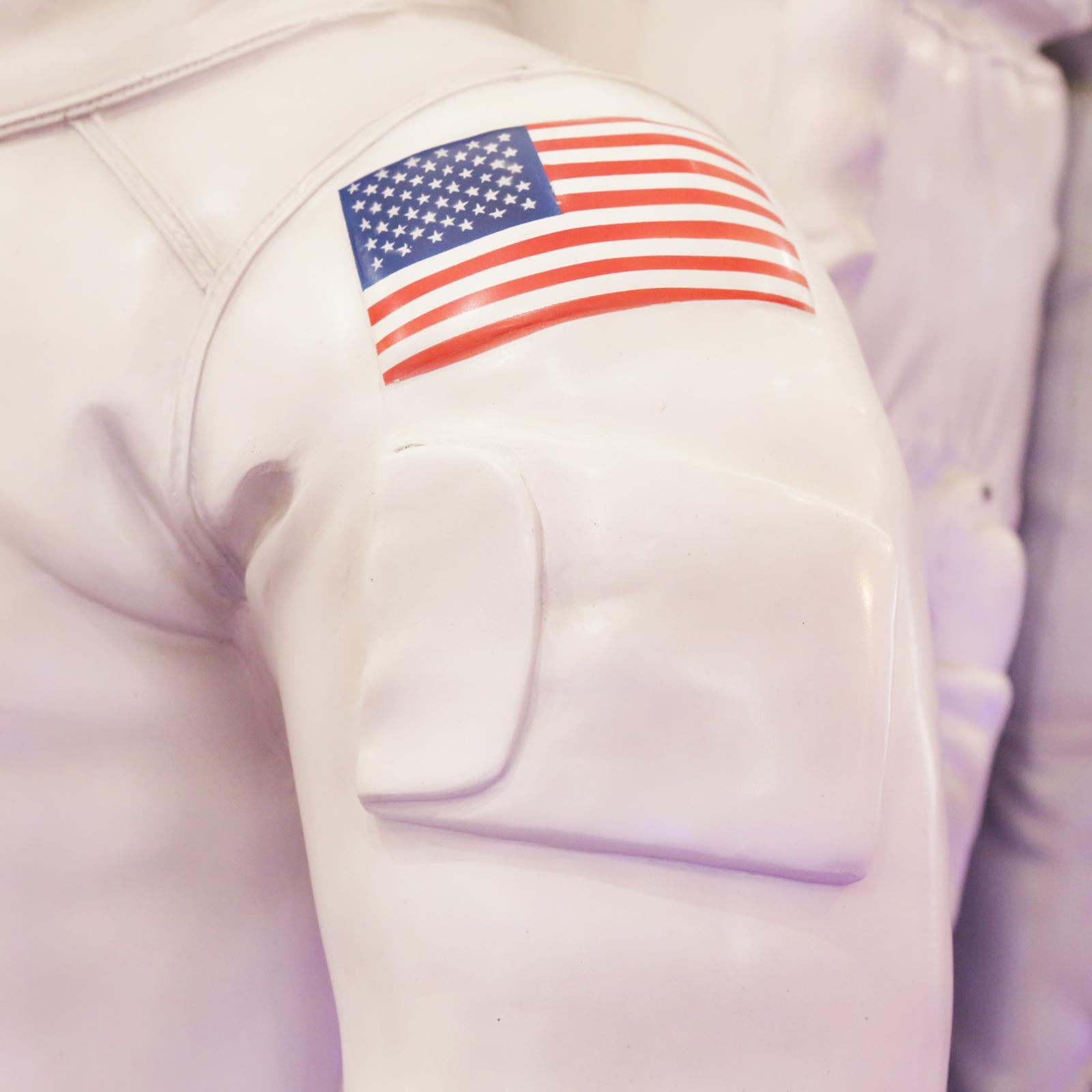 US Astronaut NASA Sculpture Life-Size in Resin In New Condition For Sale In Paris, FR