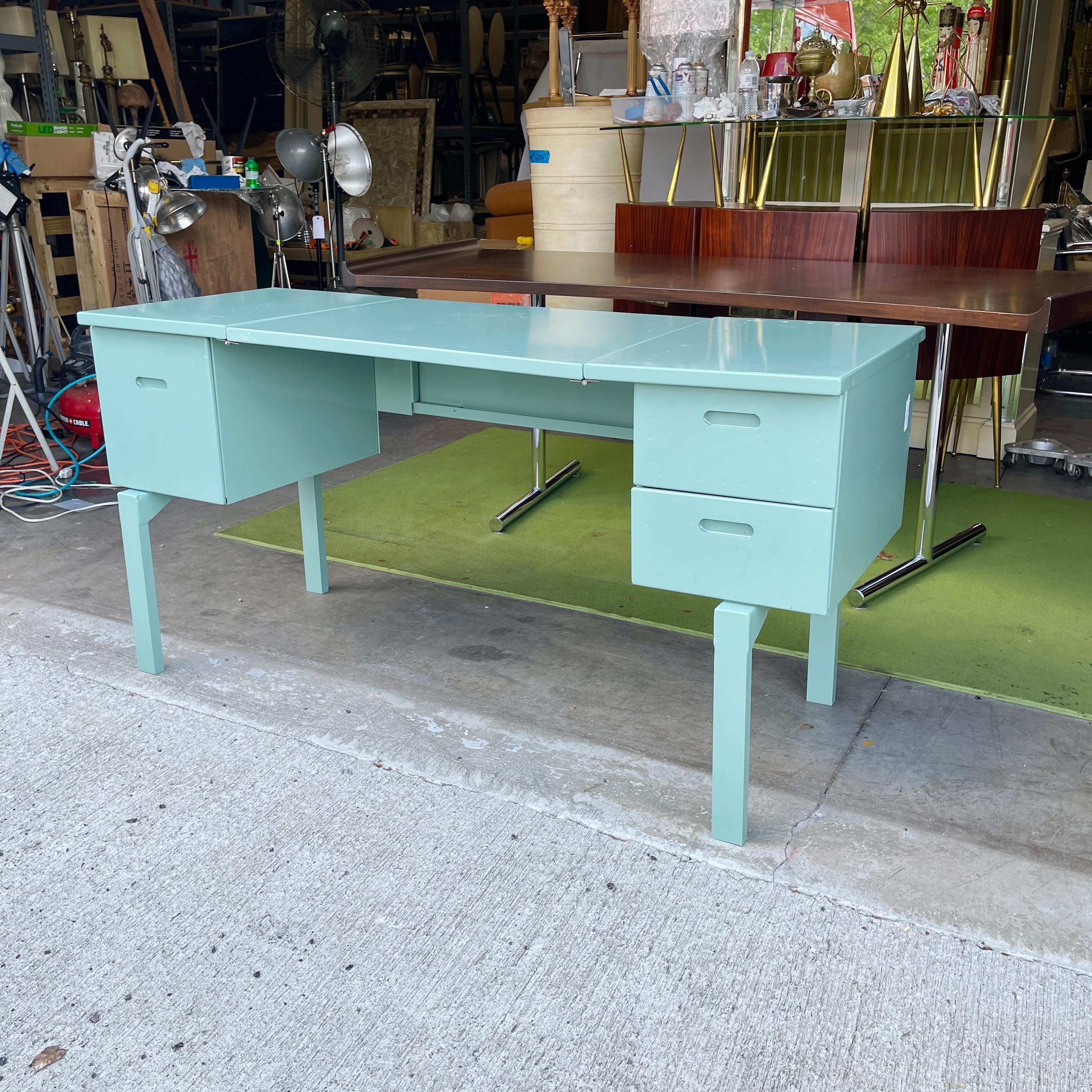 U.S. Military Folding Stainless Steel Field Desk (amerikanisch) im Angebot