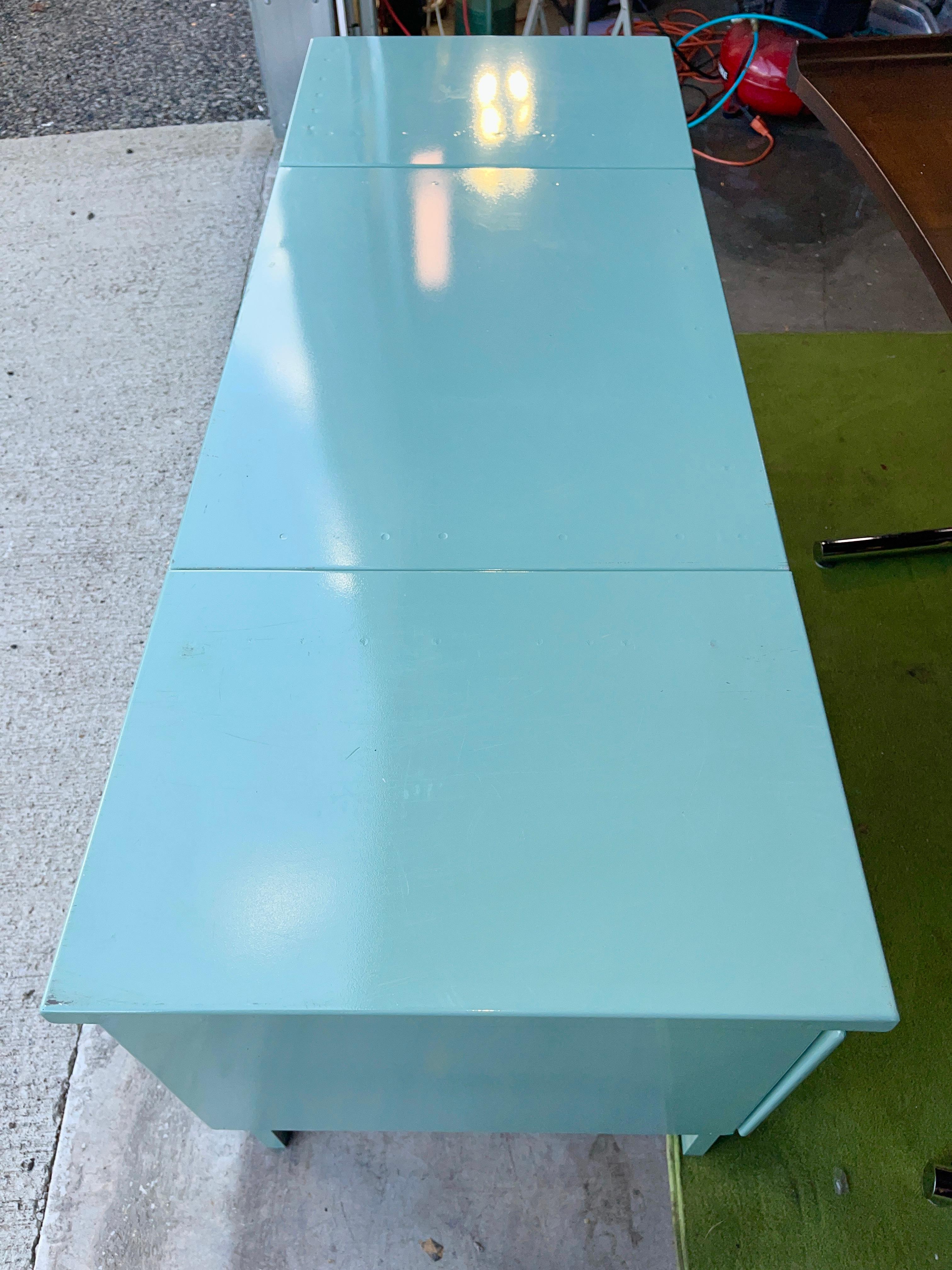 U.S. Military Folding Stainless Steel Field Desk im Angebot 1