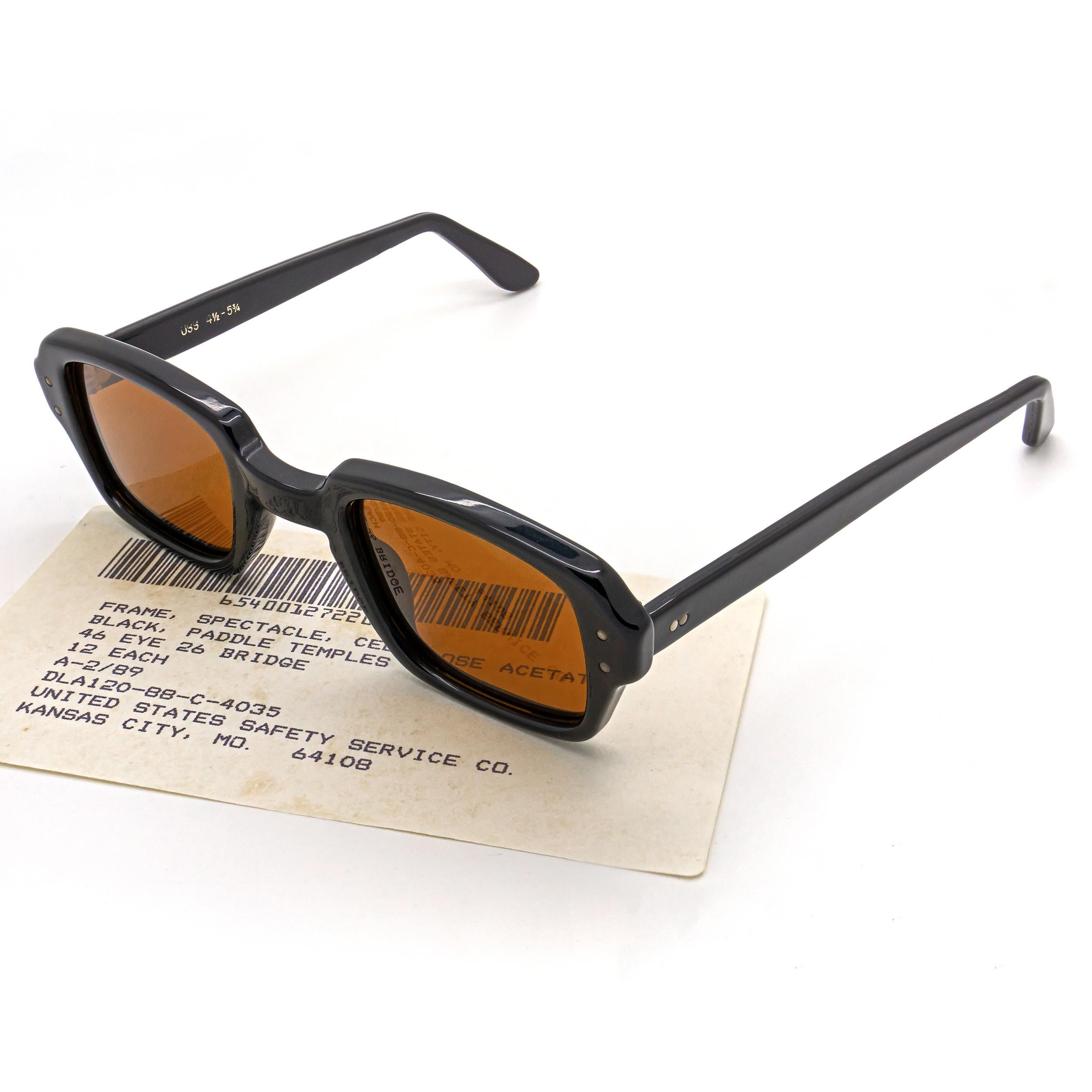 Brown US Military vintage sunglasses, made in U.S.A. Famous BCG brown polarized lenses For Sale