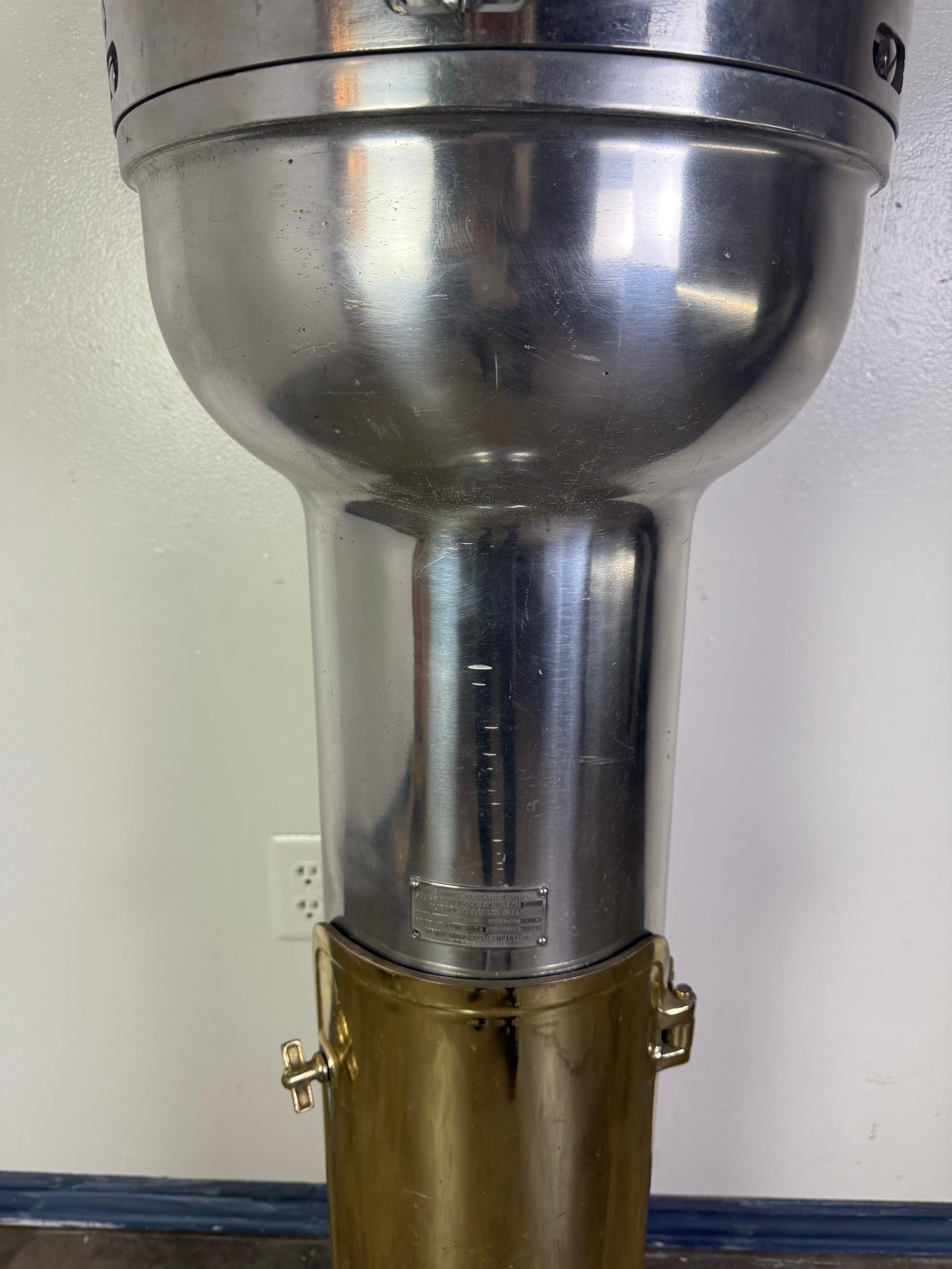 U.S. Navy Alidade Pelorus Stand by Sperry Gyroscope Company, Mark XXXI, Mod 0 In Distressed Condition For Sale In Los Angeles, CA
