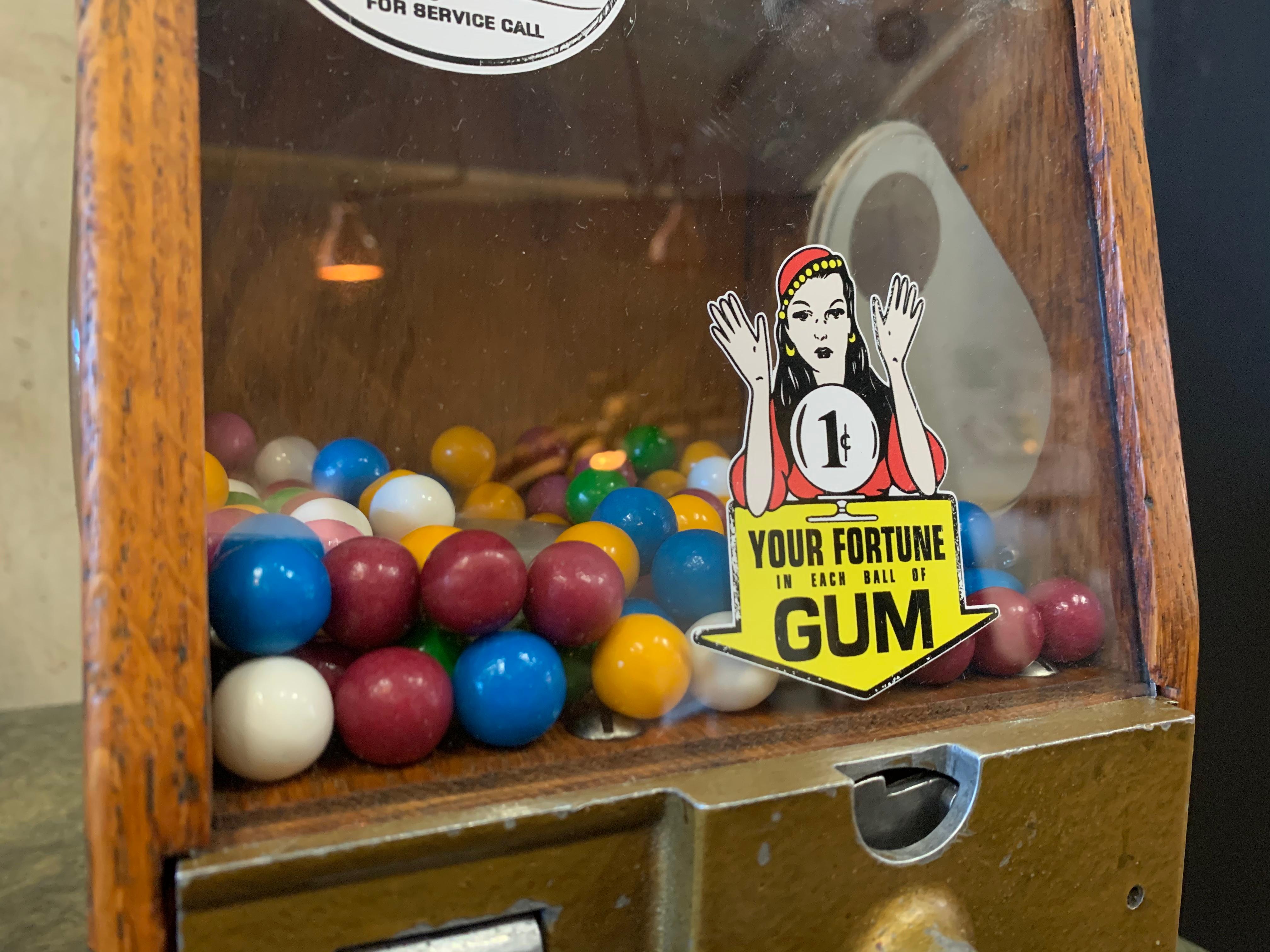 US Wooden Bubblegum Vending Machine, 1950s 5
