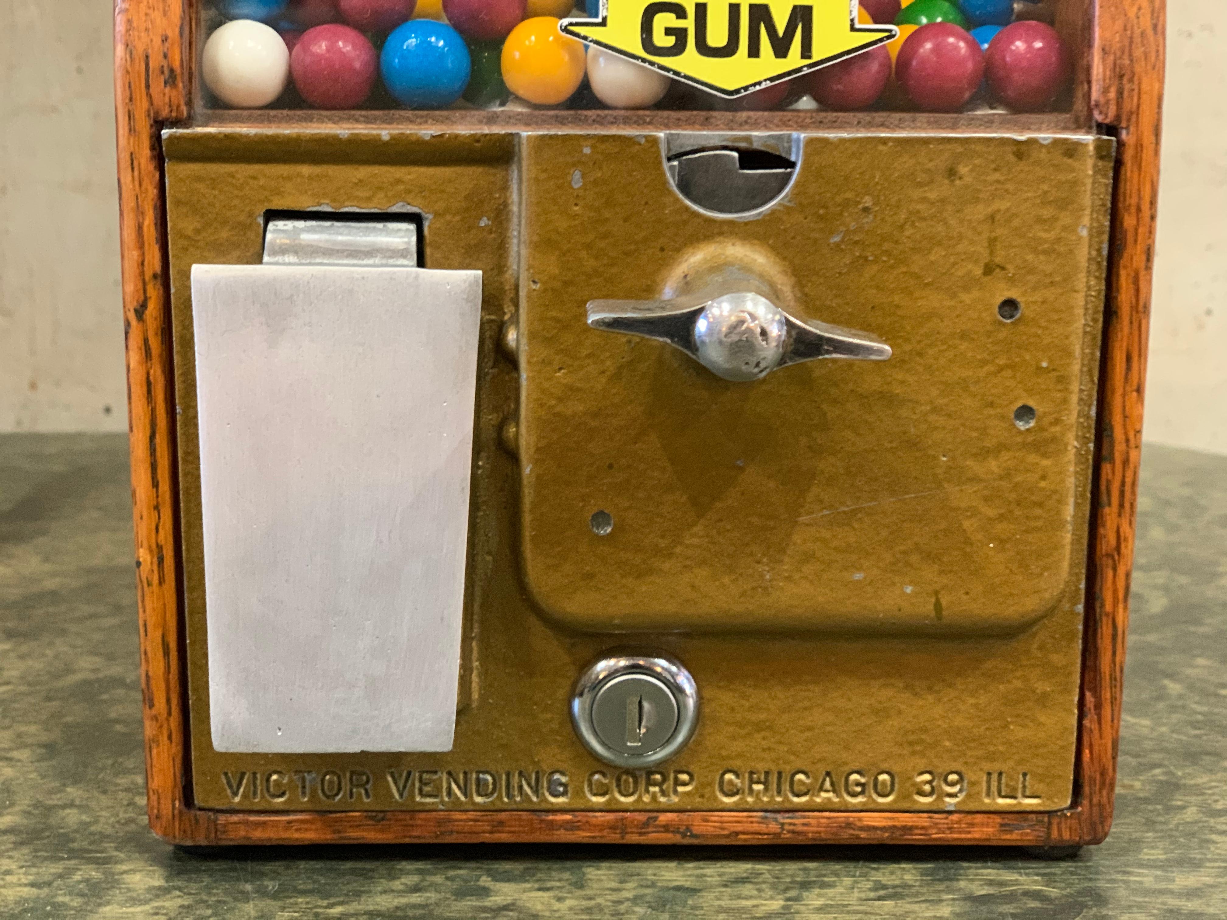 Mid-Century Modern US Wooden Bubblegum Vending Machine, 1950s