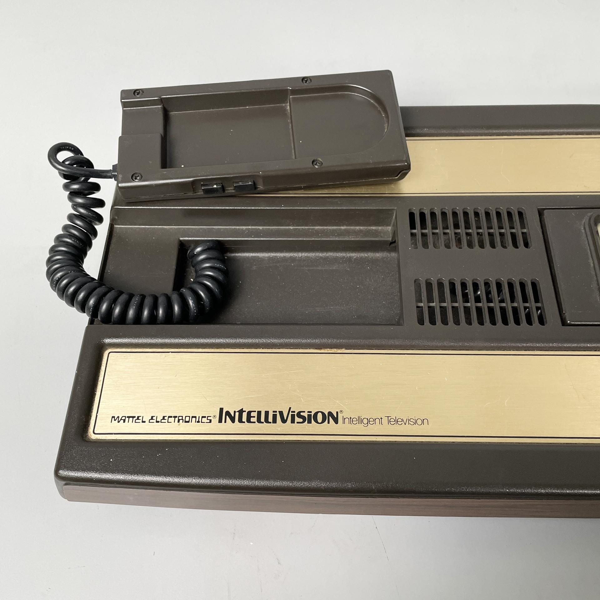 Usa console Intellivision and Tron deadly discs videogame by Mattel, 1980s For Sale 3