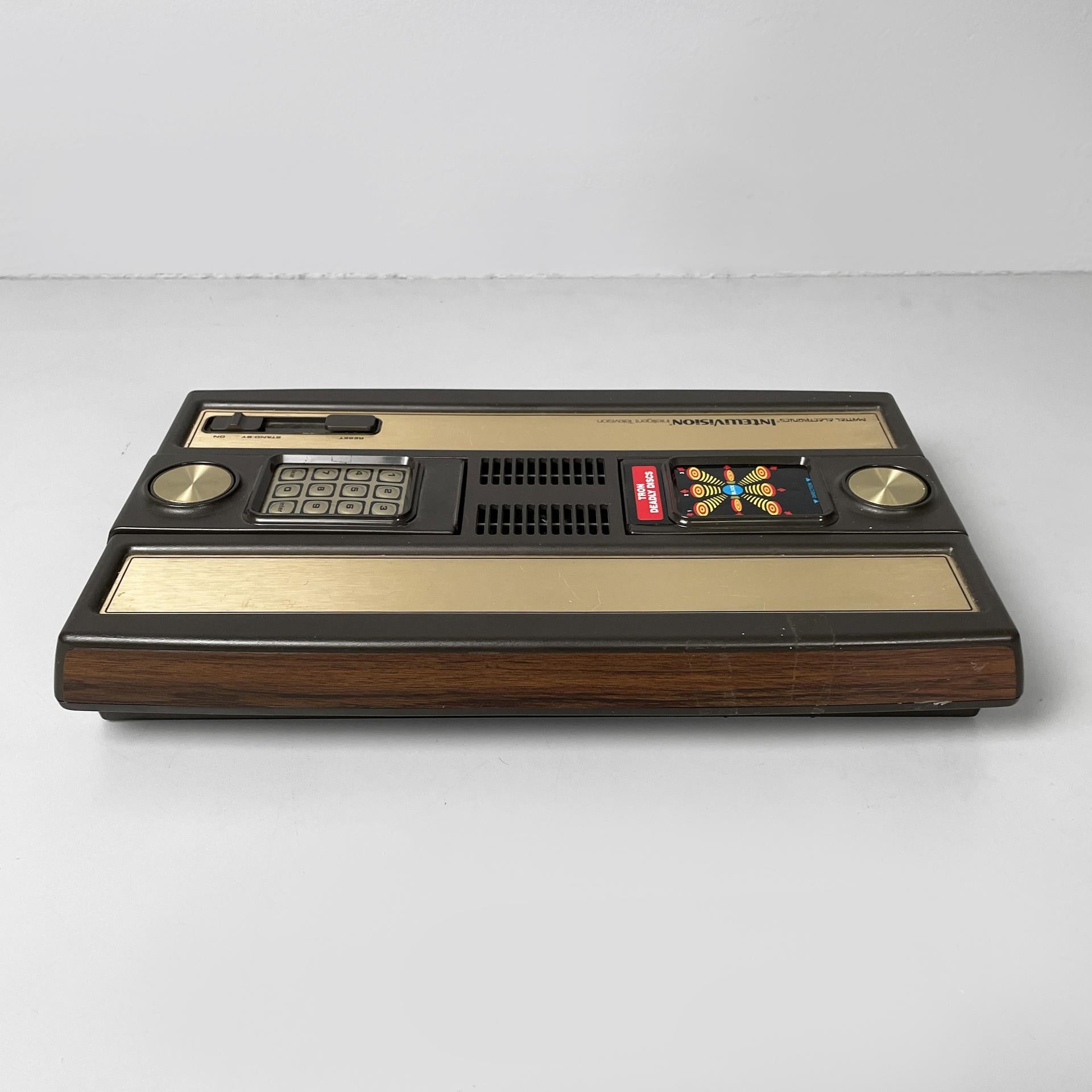 American Usa console Intellivision and Tron deadly discs videogame by Mattel, 1980s For Sale