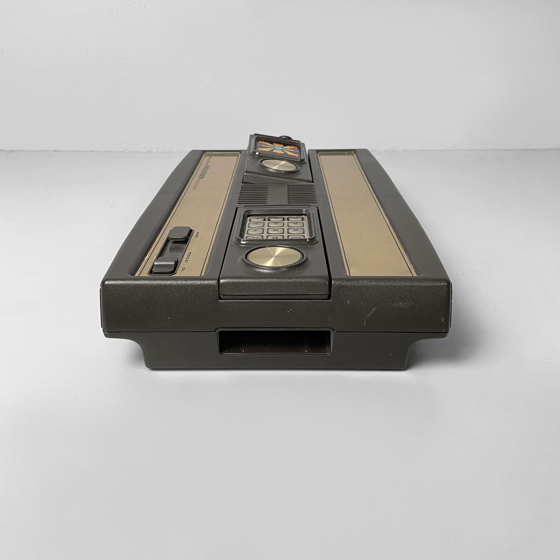 Usa console Intellivision and Tron deadly discs videogame by Mattel, 1980s In Fair Condition For Sale In MIlano, IT