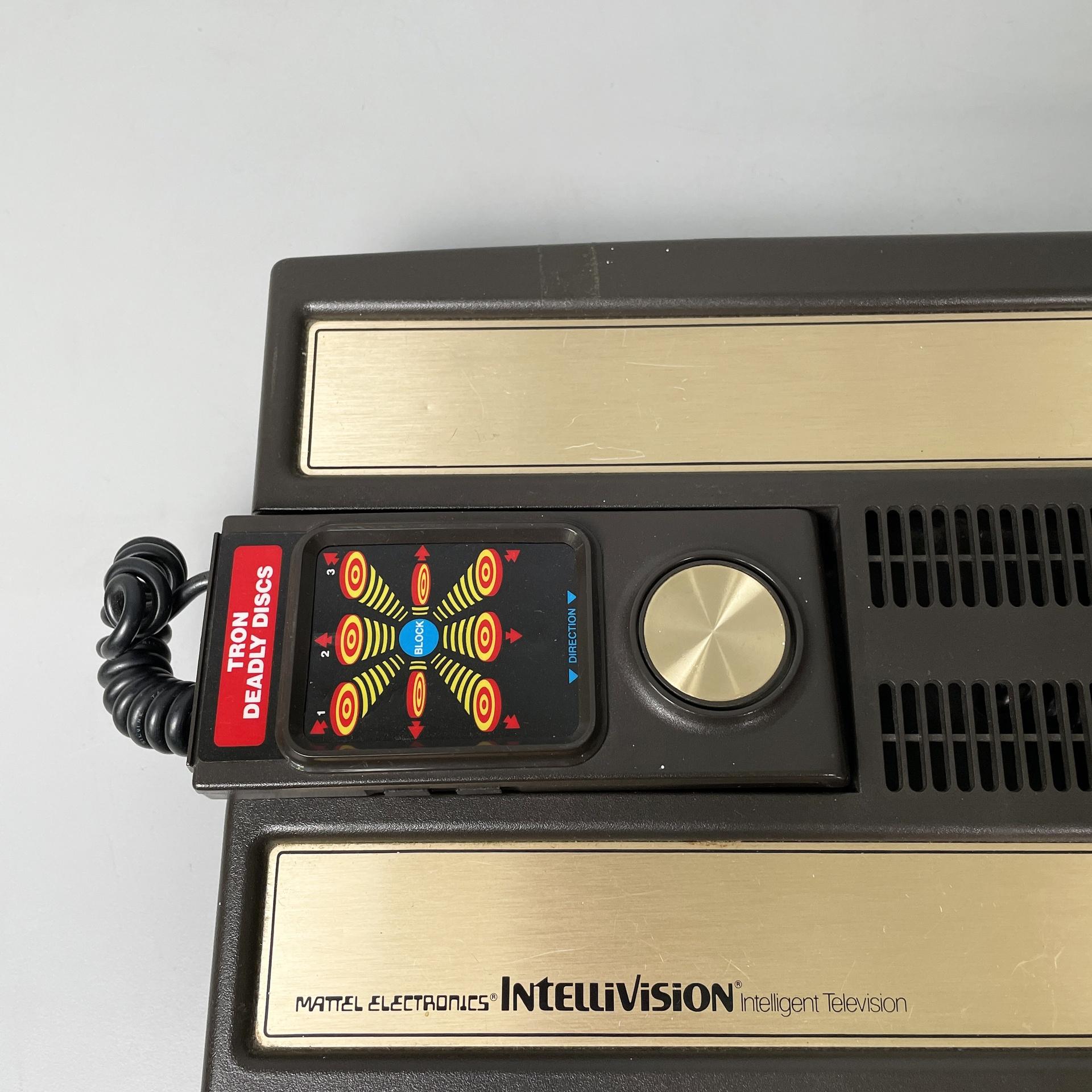 Usa console Intellivision and Tron deadly discs videogame by Mattel, 1980s For Sale 2