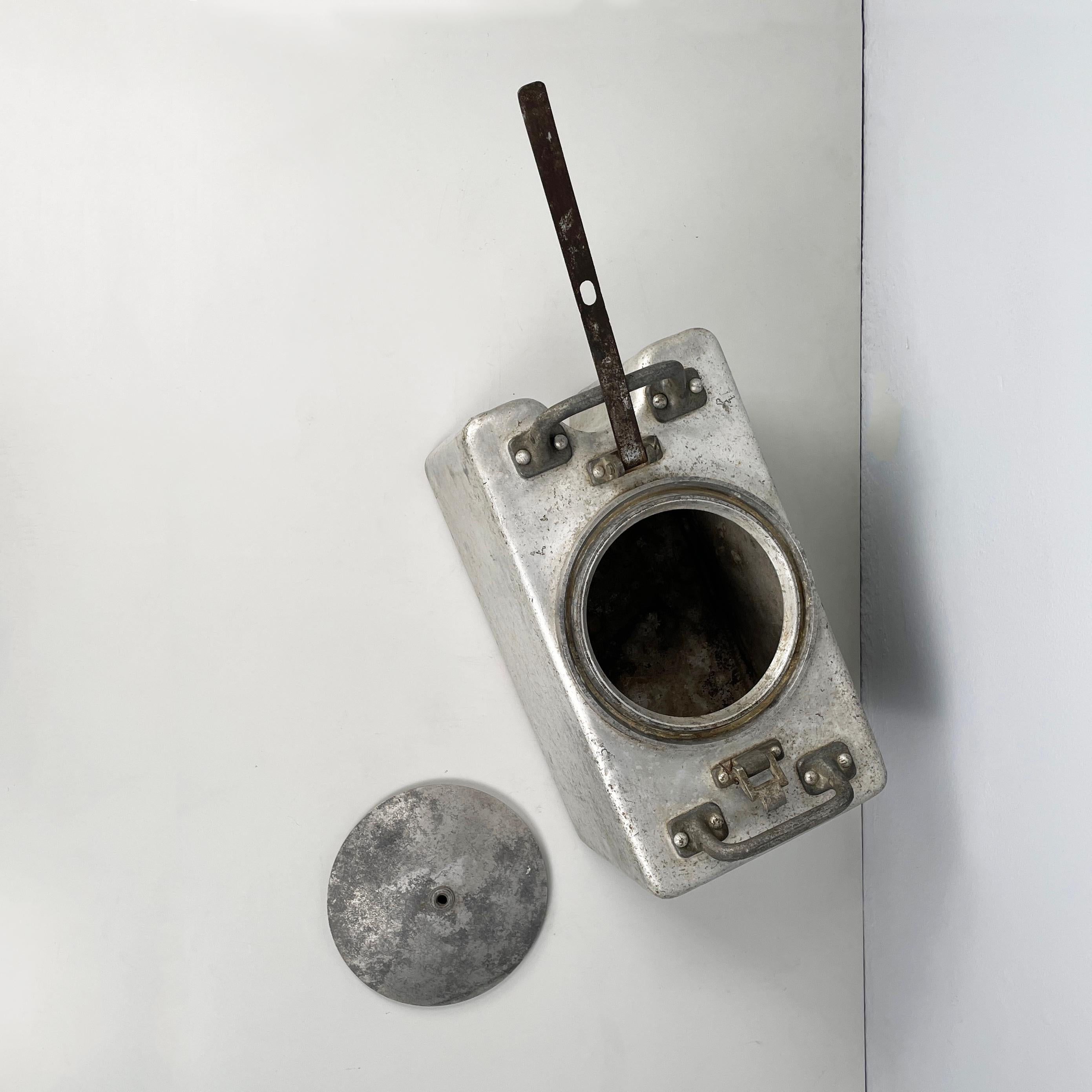 USA Military set with coffee can radio transceiver metal container, 1950-1990s In Fair Condition In MIlano, IT