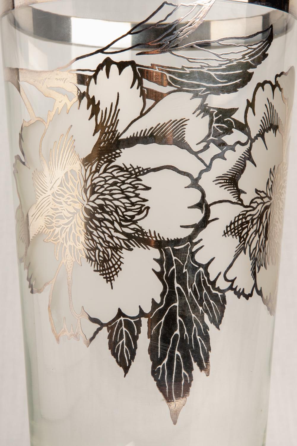 Elegant vintage American overlay vase, printed with silver flowers.

ref. O/2055
  