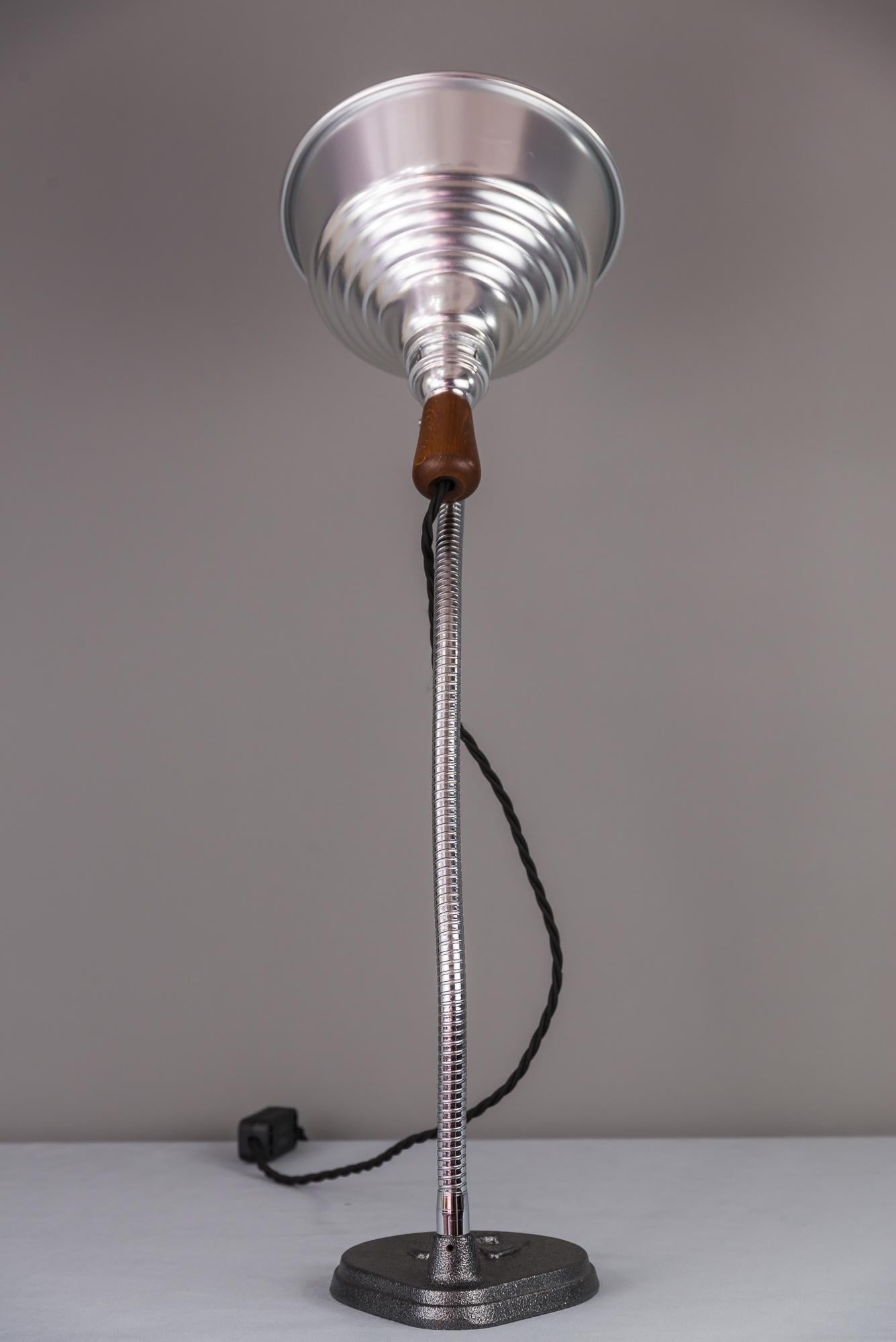 USA Tischlampe, ca. 1940er Jahre im Angebot 9