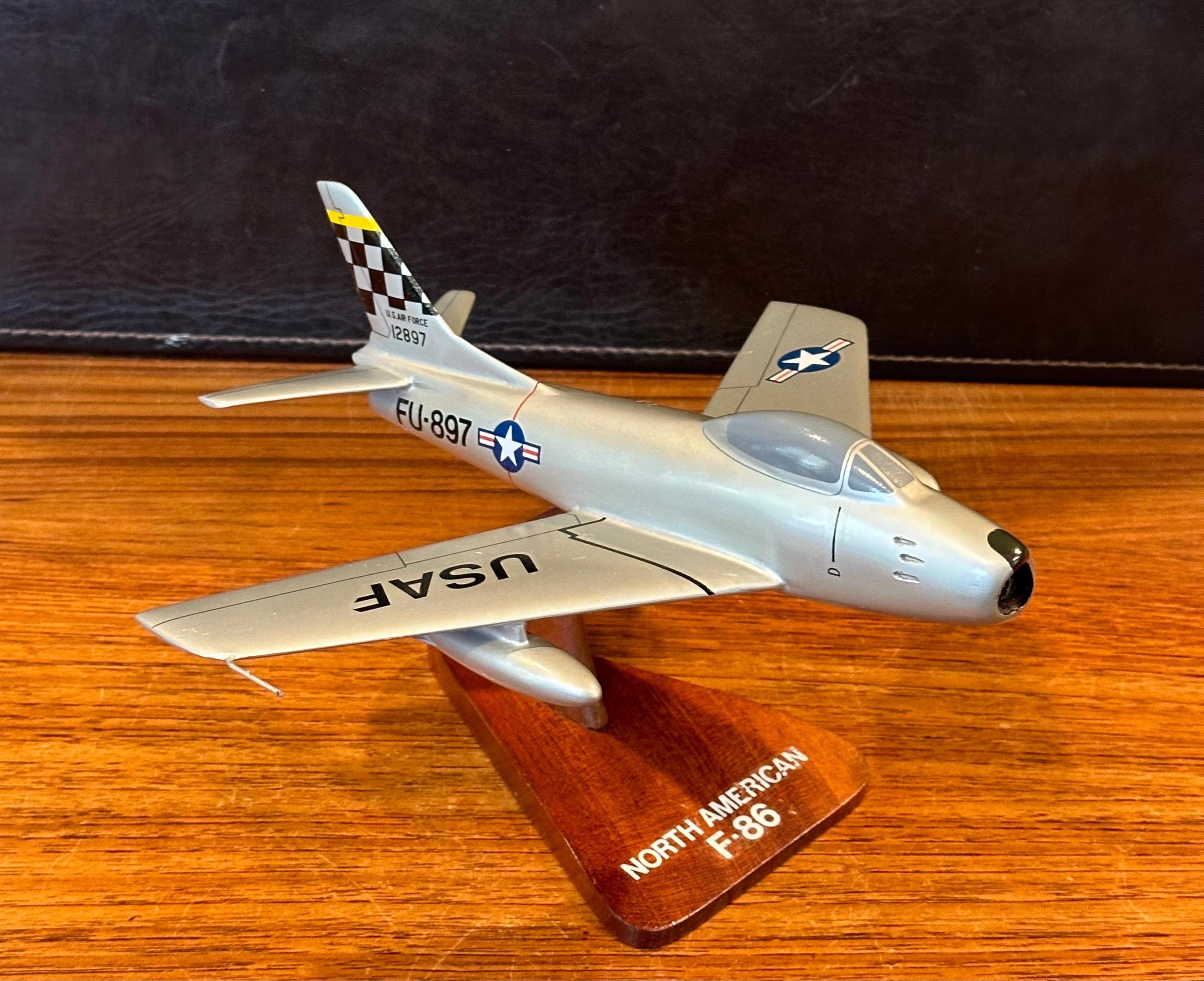 Bois U.S.A.F. Bomber / avion / entrepreneur de bureau nord-américain F-86 en vente
