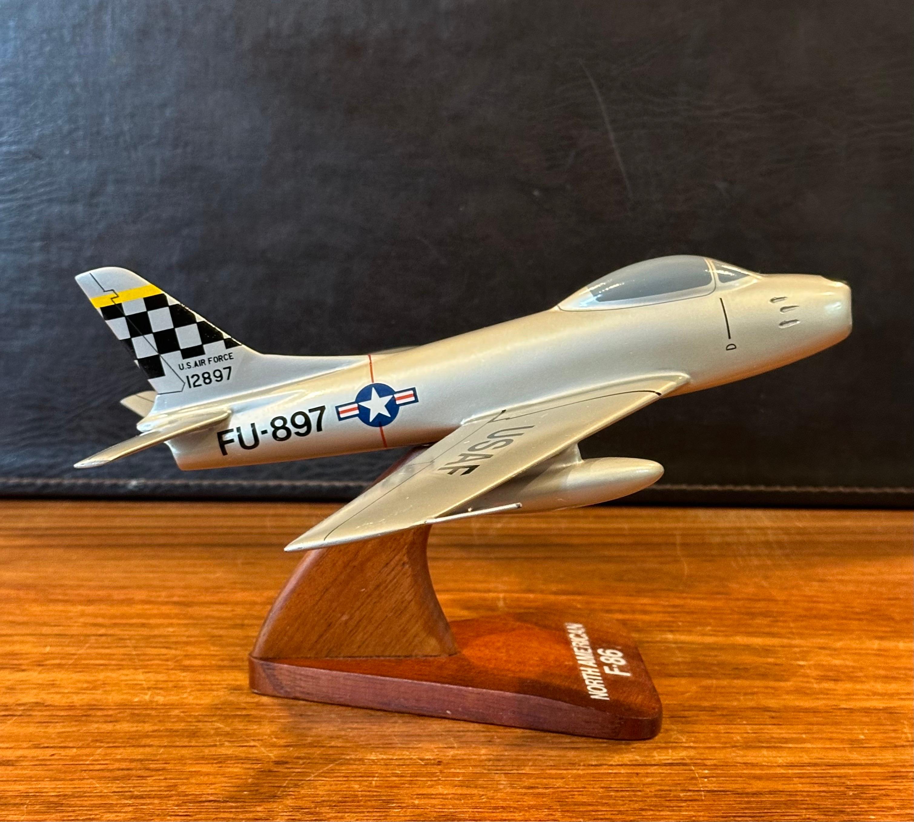 U.S.A.F. Bomber / avion / entrepreneur de bureau nord-américain F-86 en vente 1