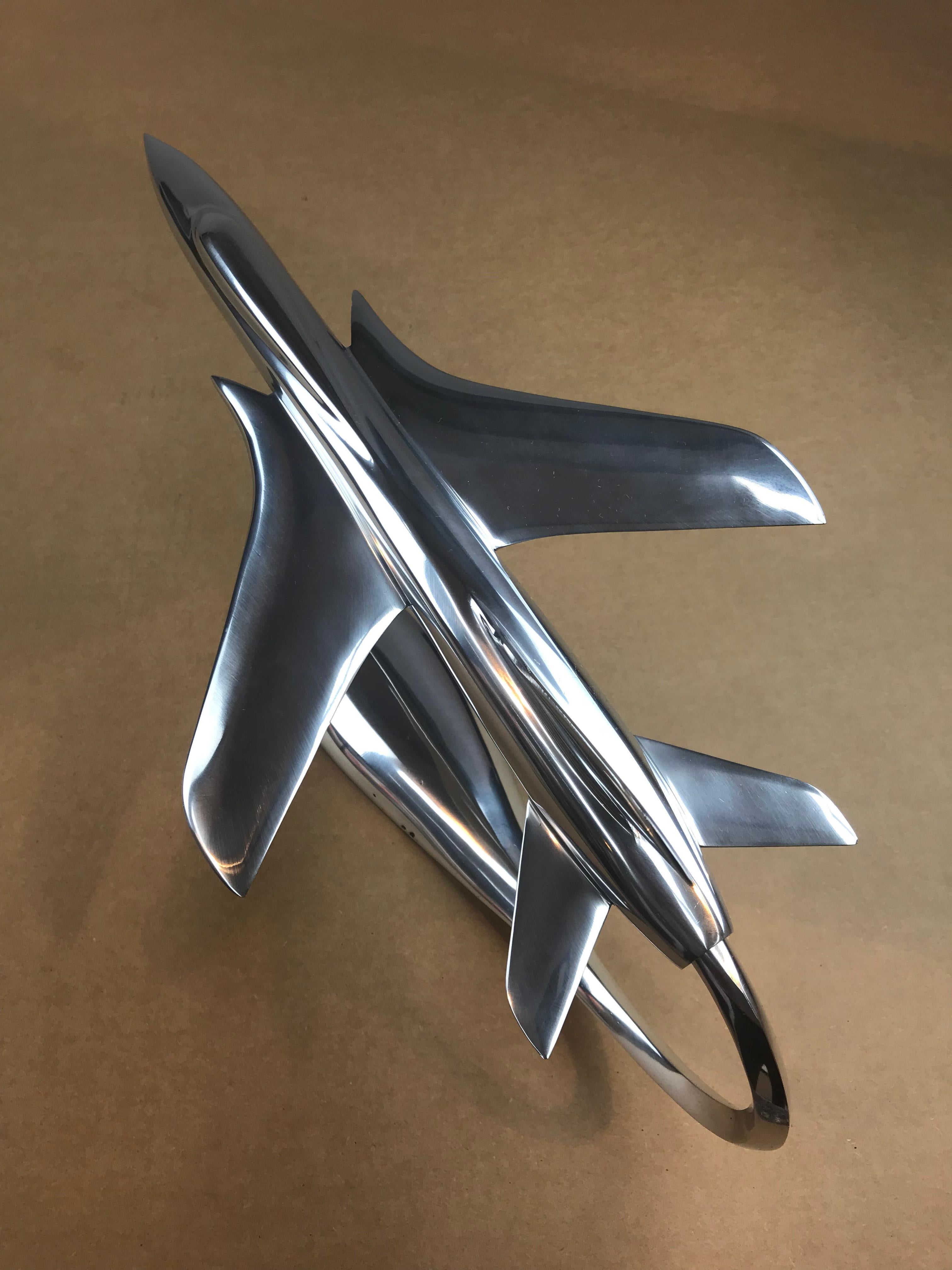 Cast aluminium, highly polished, made by the Dutch model airplane maker Matthys M Verkuyl. The USAF F105 was an American supersonic fighter bomber, developed at the beginning of the Cold War

Very stylish on stand and would be a nice addition to