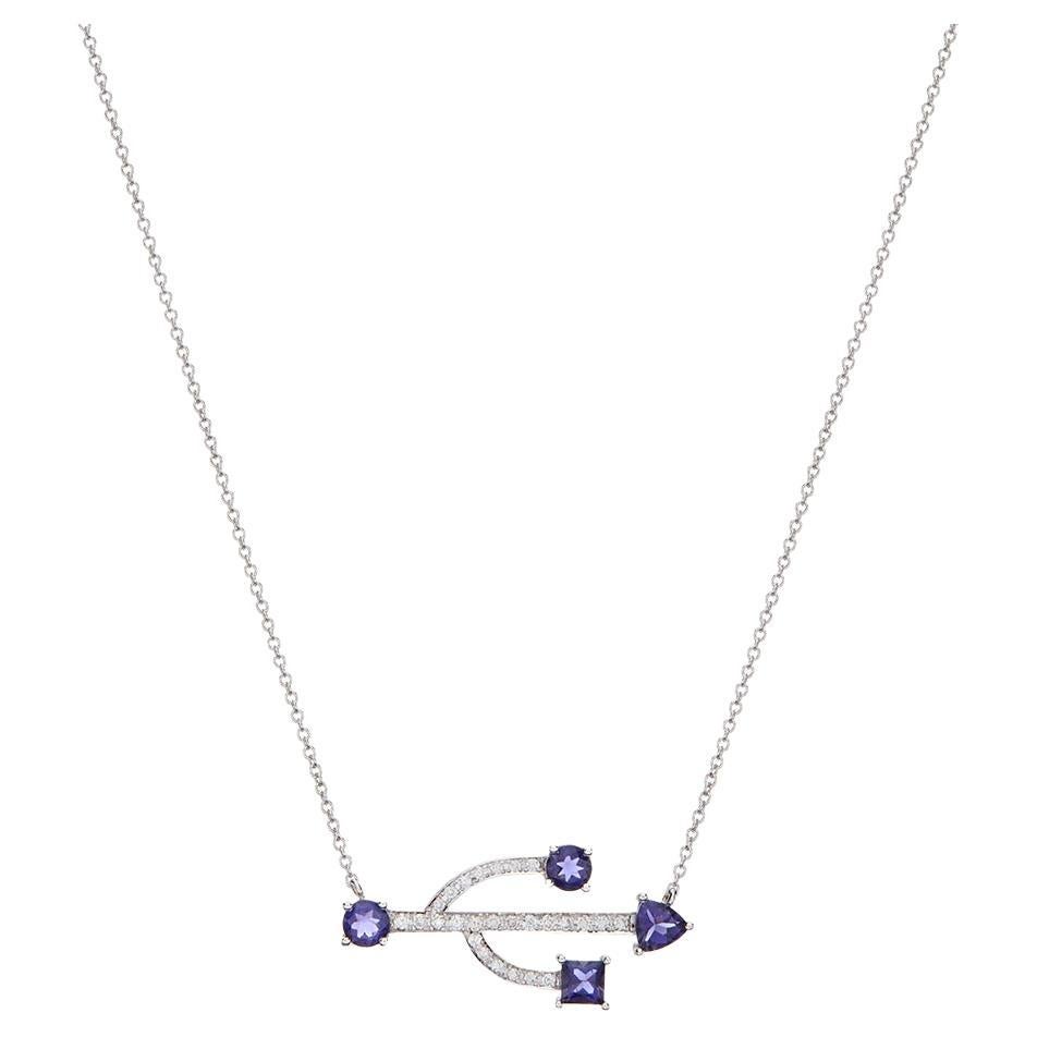 Logo USB ispirato  Collana con diamanti taglio Brilliante e Iolite in oro bianco 18Kt in vendita