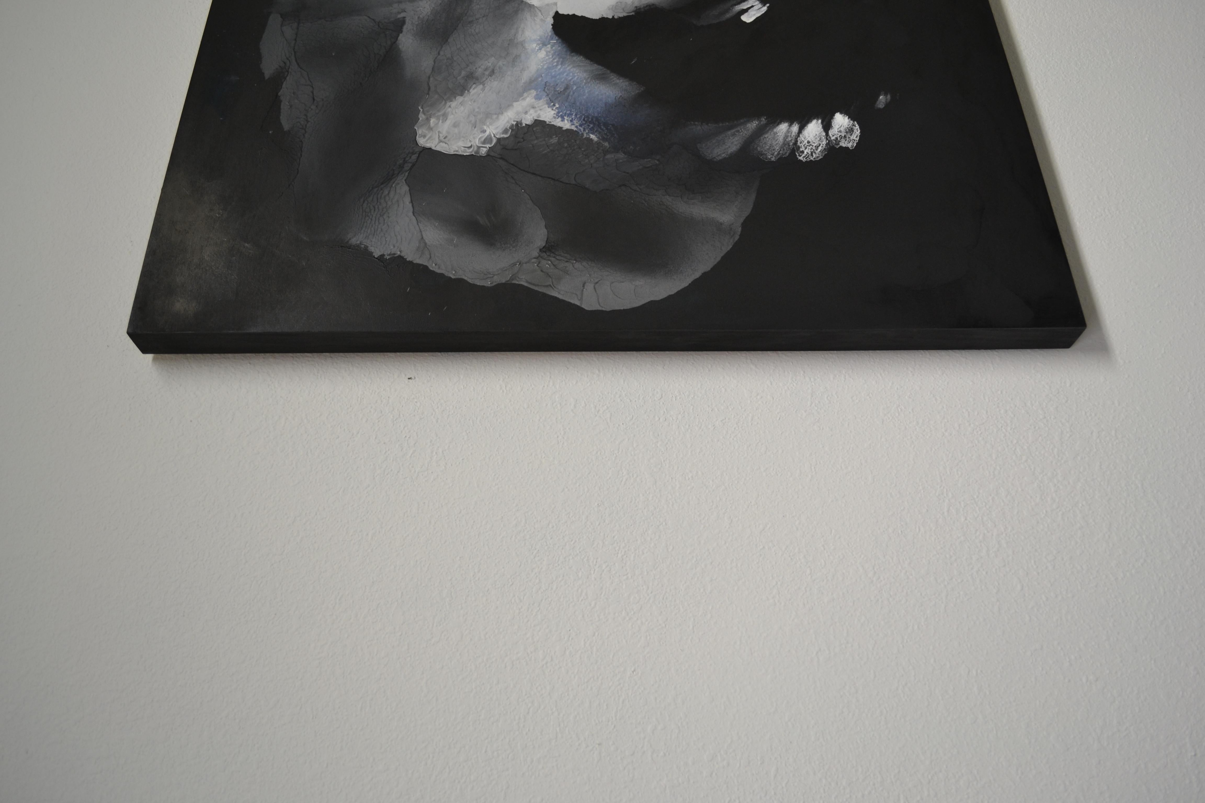 Bagliore nel buio, pittura a olio astratta, 2021 - Abstract Painting Nero di Usha Shukla