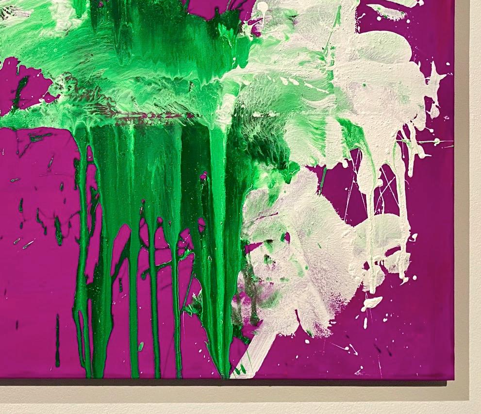 blanc et vert sur violet  « A », acrylique sur toile - peinture abstraite de boxe - Violet Abstract Painting par Ushio Shinohara