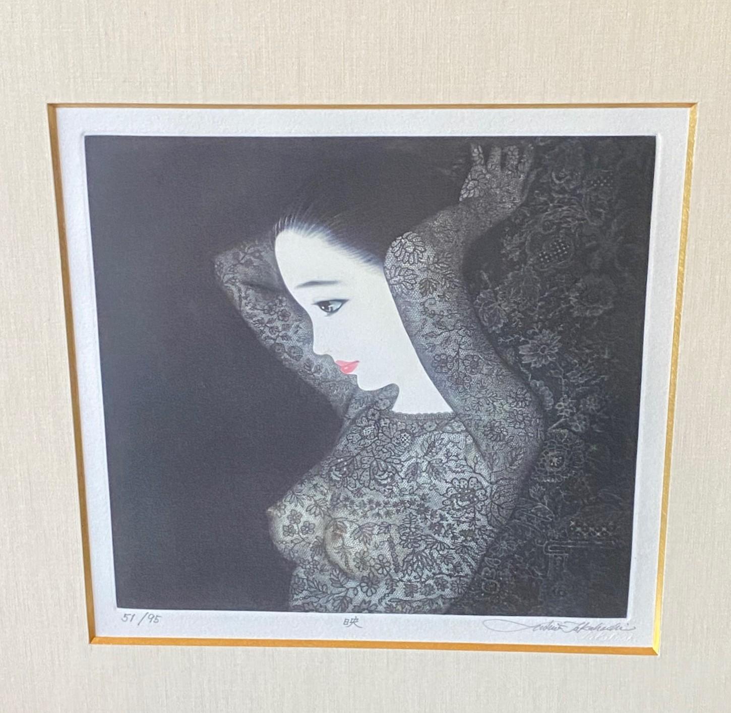 Moderne Impression japonaise Mezzotint signée Ushio Takahashi représentant une belle femme « Reflecting » en vente