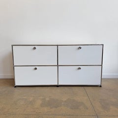 Console USM Haller 2x2, couleur blanc pur, avec 4 portes rabattables, rangement suisse