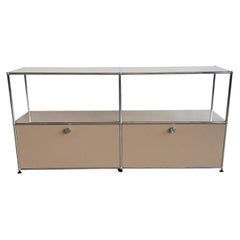 Meuble multimédia USM Haller 2x2, beige, partie supérieure ouverte + 2 portes à fermeture amortie