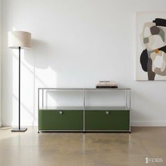 USM Haller 2x2 Medienkonsole, olivgrün, offener oberer Bereich + 2 Türen mit Soft-Close-Funktion, 1960