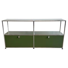USM Haller 2x2 Medienkonsole, olivgrün, offener oberer Bereich + 2 Türen mit Soft-Close-Funktion, 1960