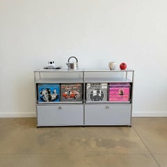 USM Haller 2x3 Plattenspieler-Konsole, silber, ausziehbare Fächer + 2 Türen mit Soft-Close-Funktion, 1960