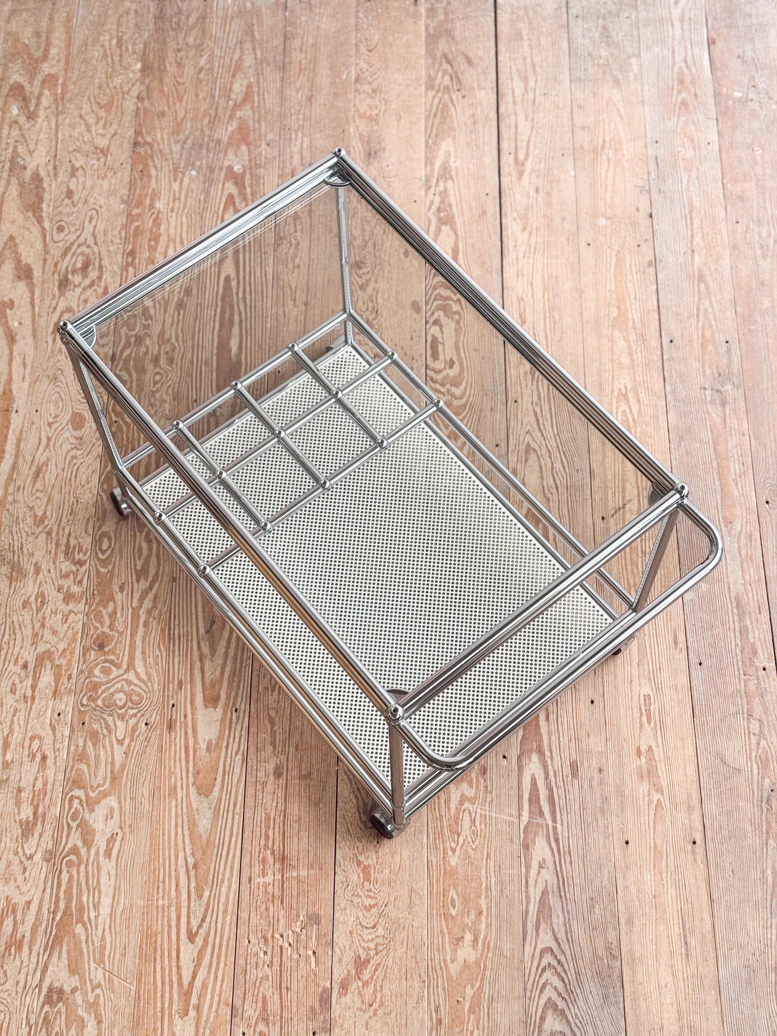 USM Haller Bar Cartt, Modern Tea Trolley or Steel Serving Trolley, Switzerland For Sale 2