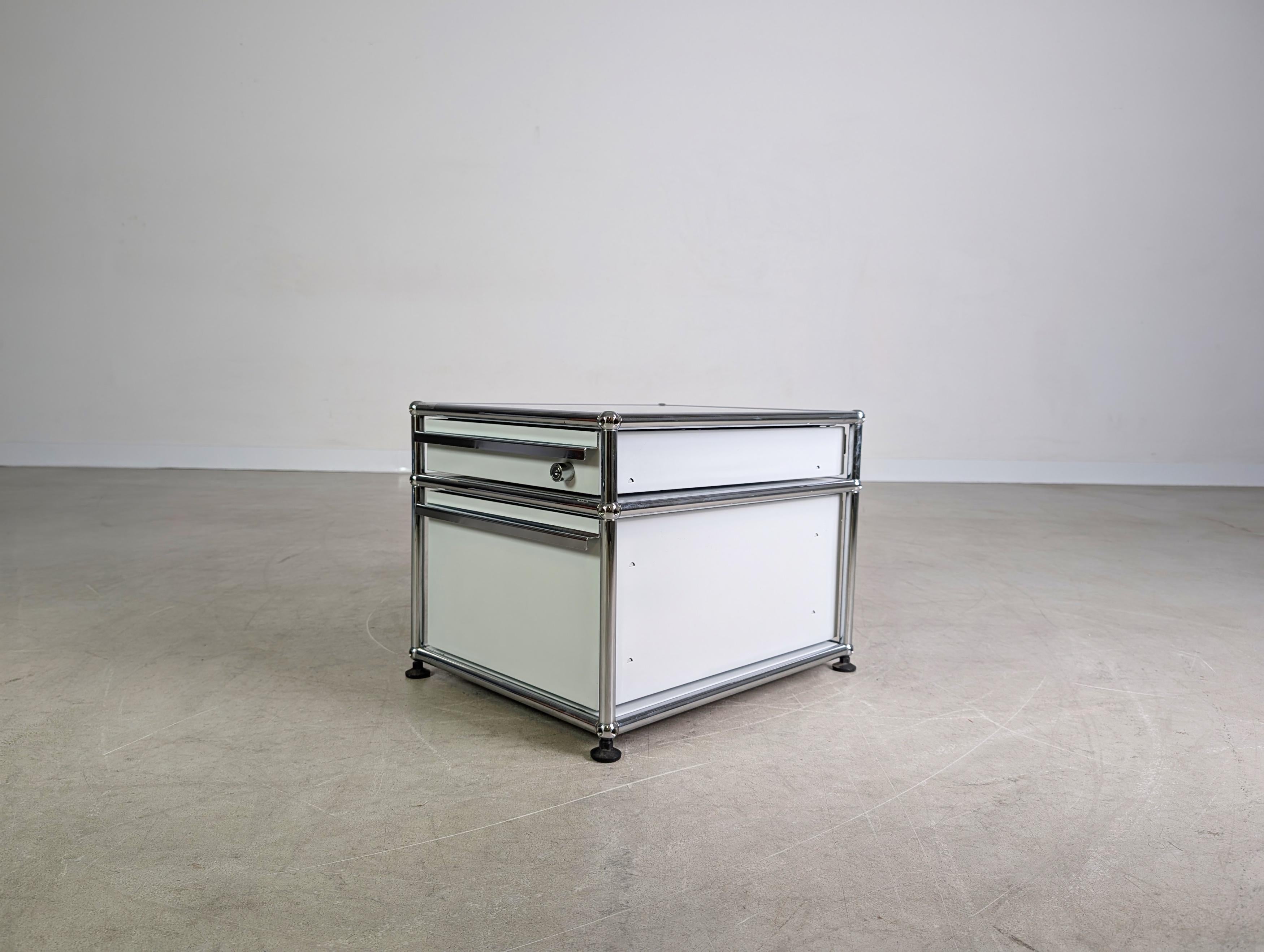 USM Haller Bürocontainer Büroschrank Design weiß klein Fritz (Schweizerisch) im Angebot