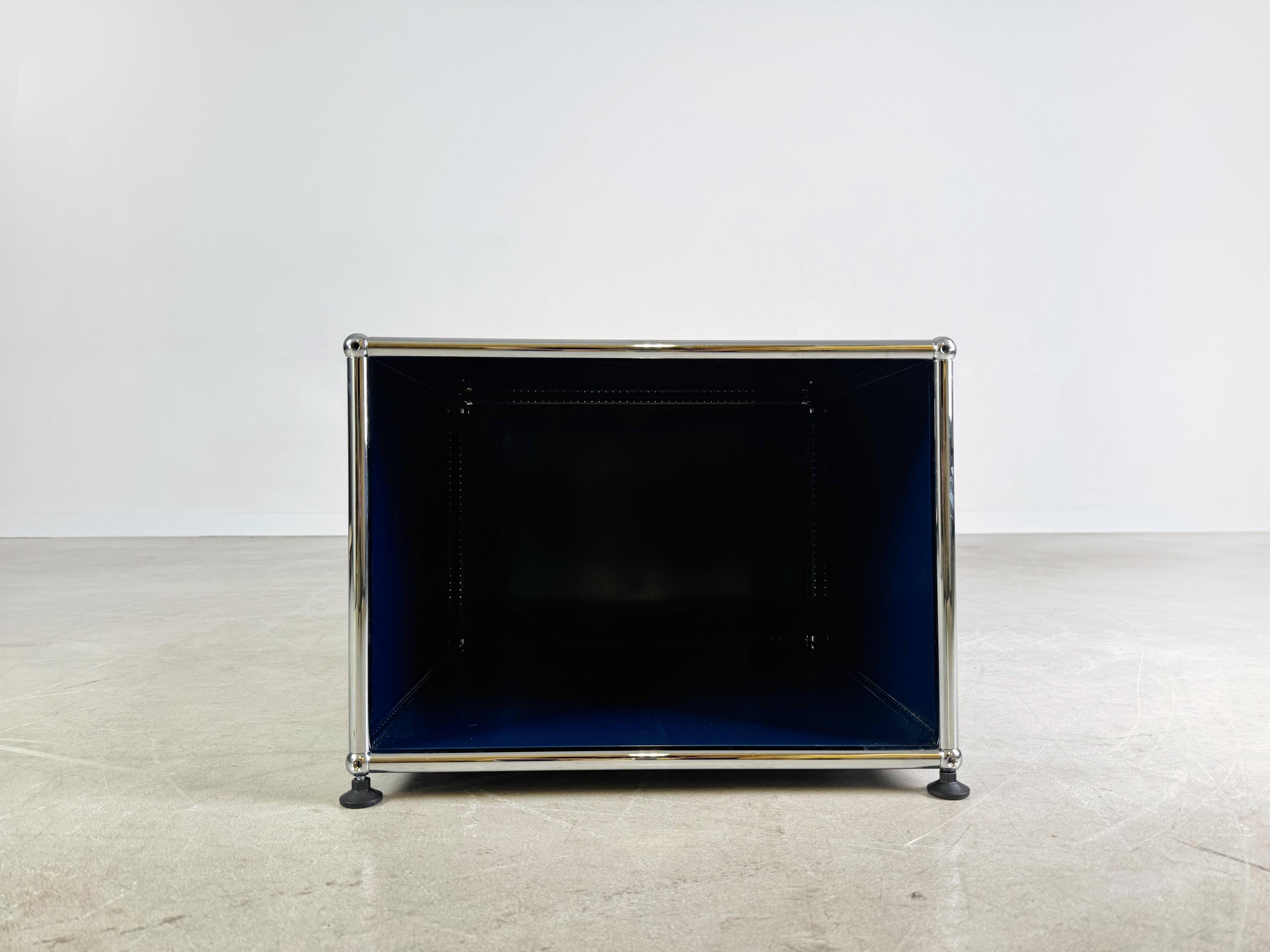 Post-Modern USM Haller Couchtisch Fritz Haller stahlblau Beistelltisch Sideboard For Sale