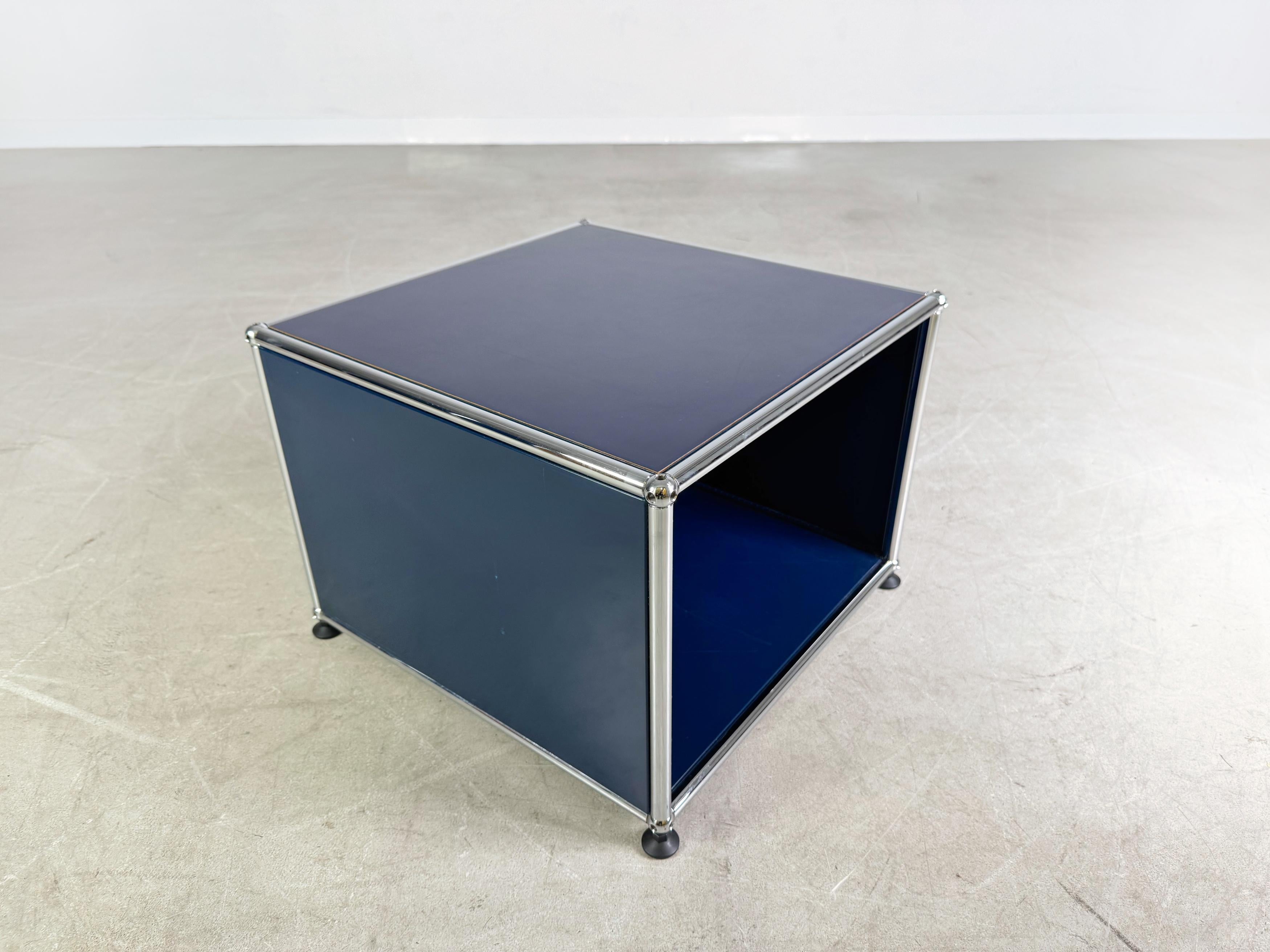 Contemporary USM Haller Couchtisch Fritz Haller stahlblau Beistelltisch Sideboard For Sale