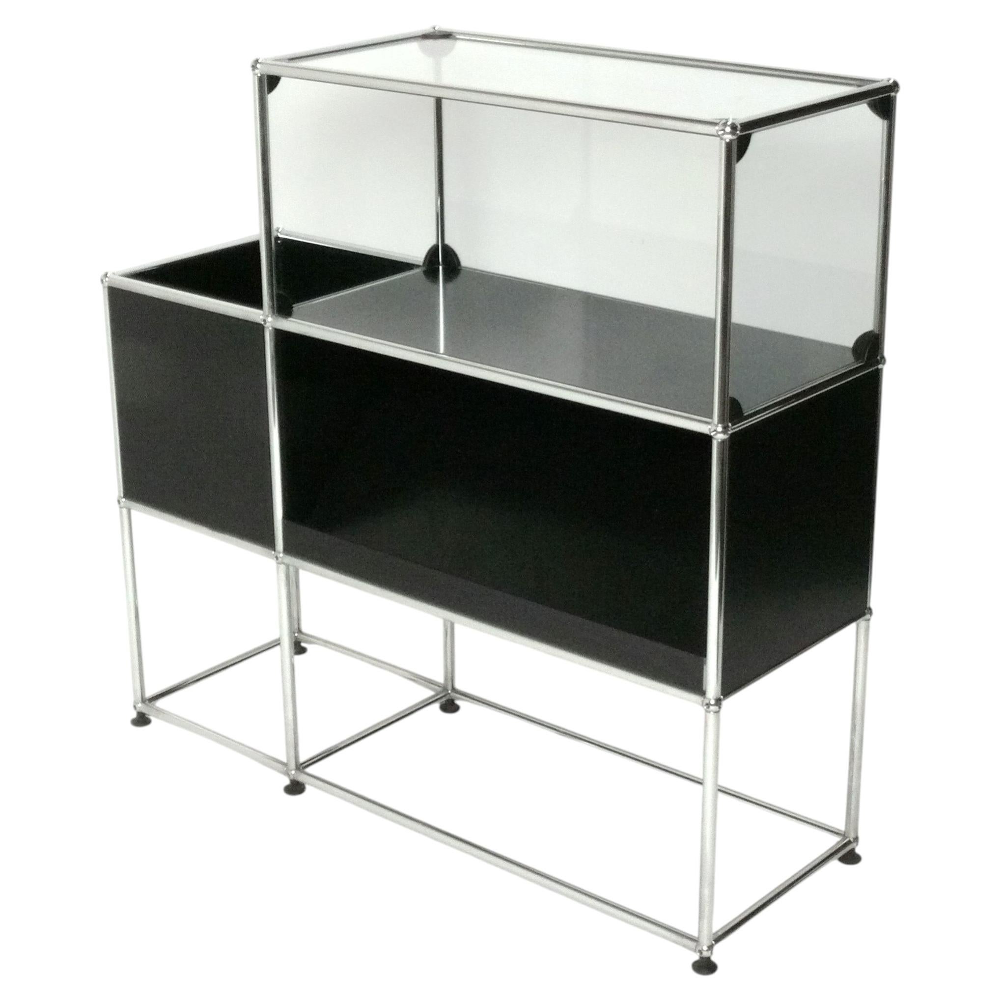 Usm Haller Armadio libreria su misura in metallo nero e vetro Mid Century Modern