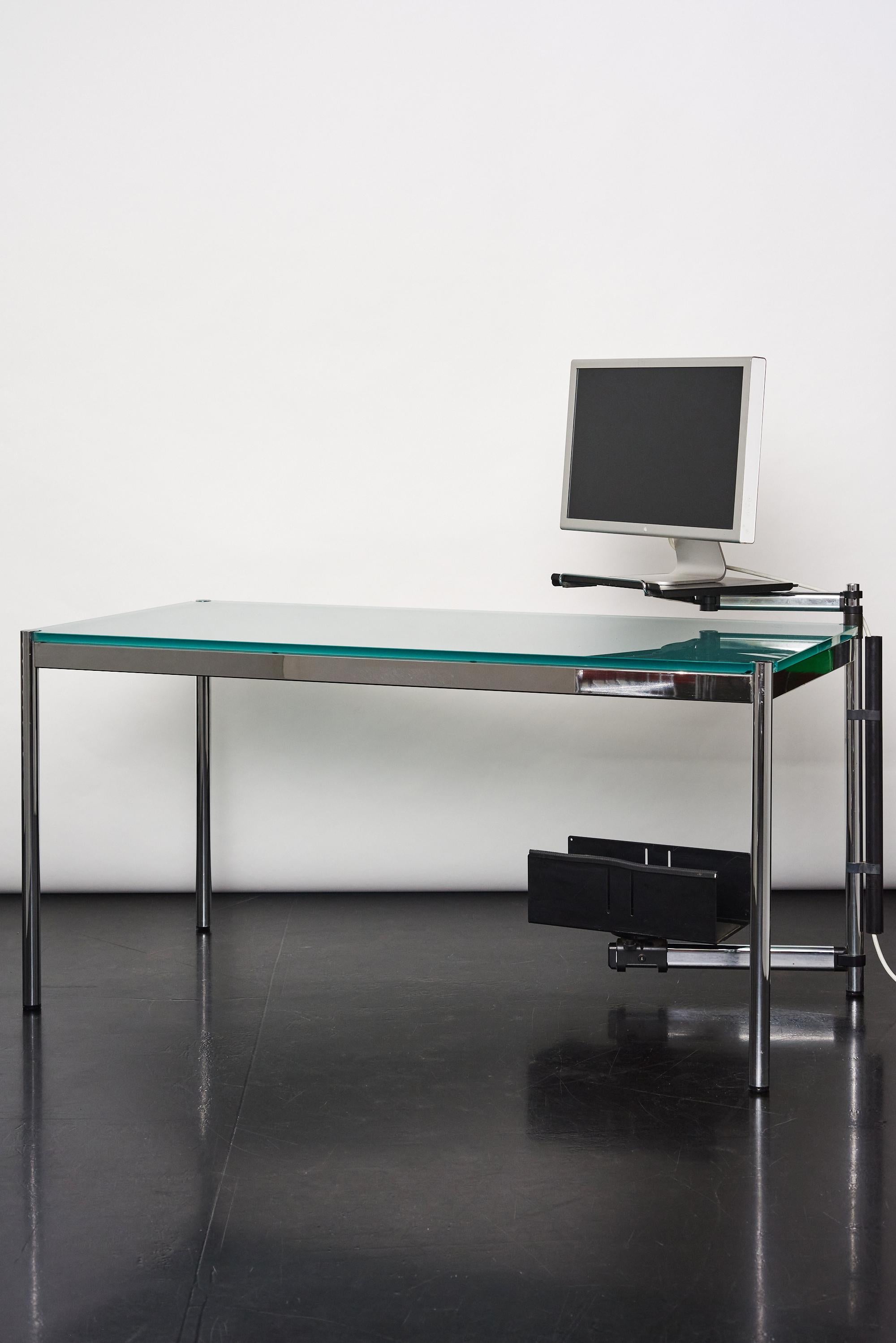 USM Haller table designed by Swiss architect Fritz Haller and Paul Schaerer in 1964
 A great modern, significant design piece that can be used as a dining table or an executive desk.
 
Minimal and elegant table with cable management accessories,