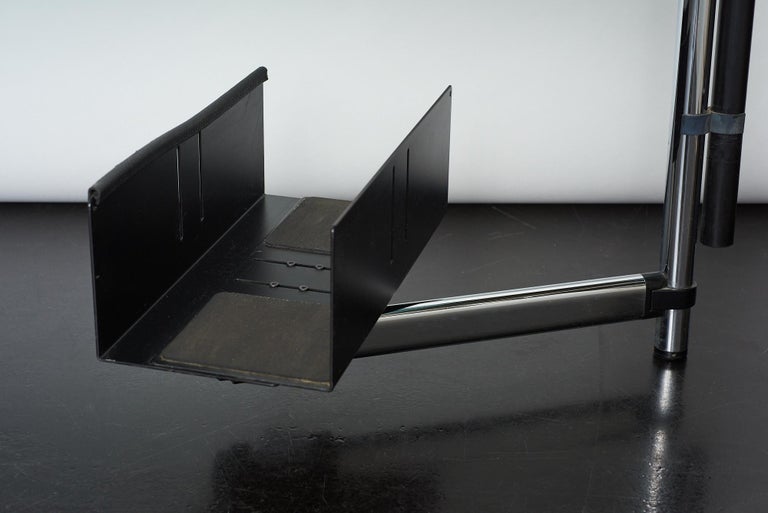 Metal USM Haller Desk Designed by Fritz Haller and Paul Scharer, Switzerland For Sale