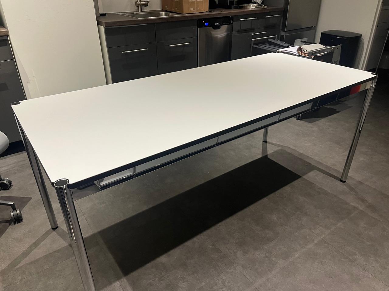 Usm Haller Fenix, Bianco Tisch T69 in STOCK, Usm (21. Jahrhundert und zeitgenössisch) im Angebot