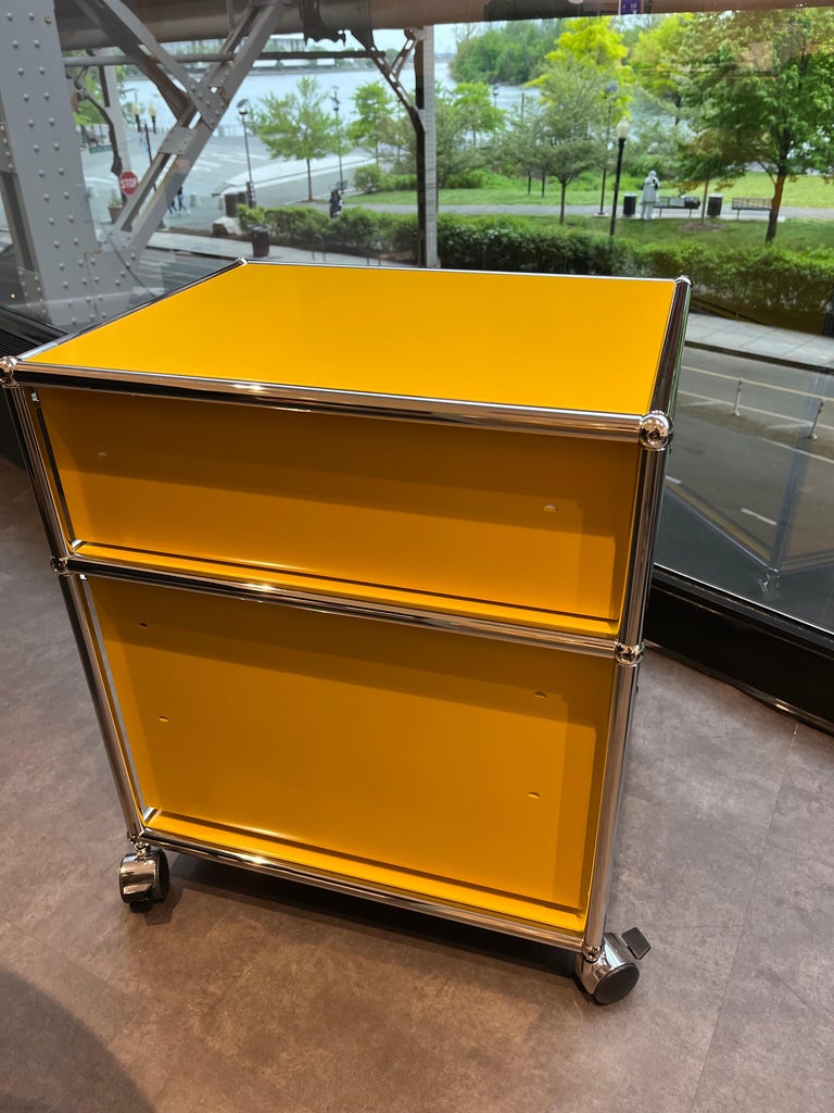 USM Haller Golden Yellow Pedestal in Stock In Excellent Condition For Sale In New York, NY