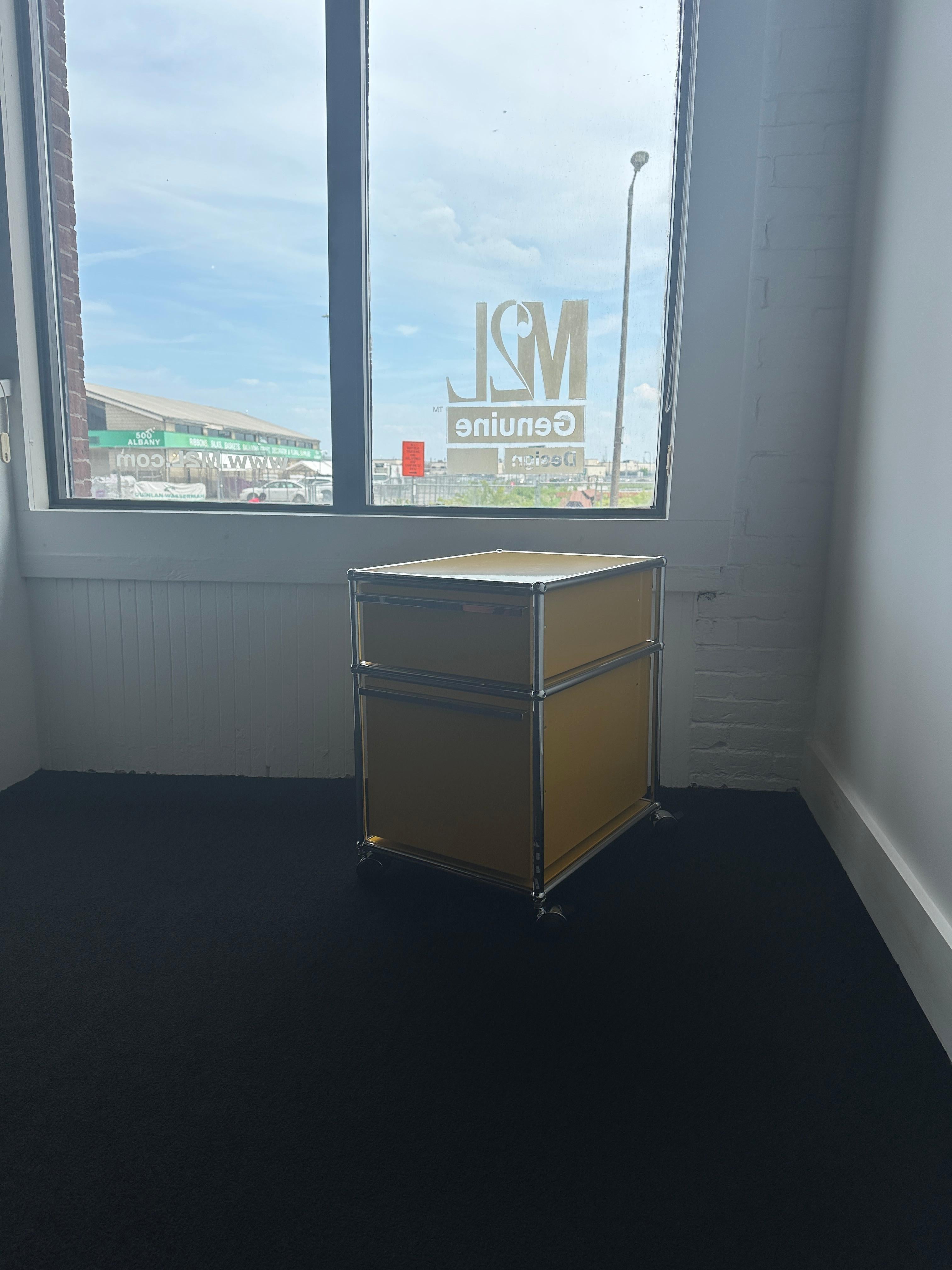 USM Haller Golden Yellow Pedestal in Stock In Good Condition For Sale In New York, NY