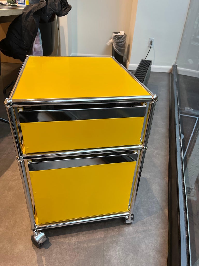 Contemporary USM Haller Golden Yellow Pedestal in Stock For Sale