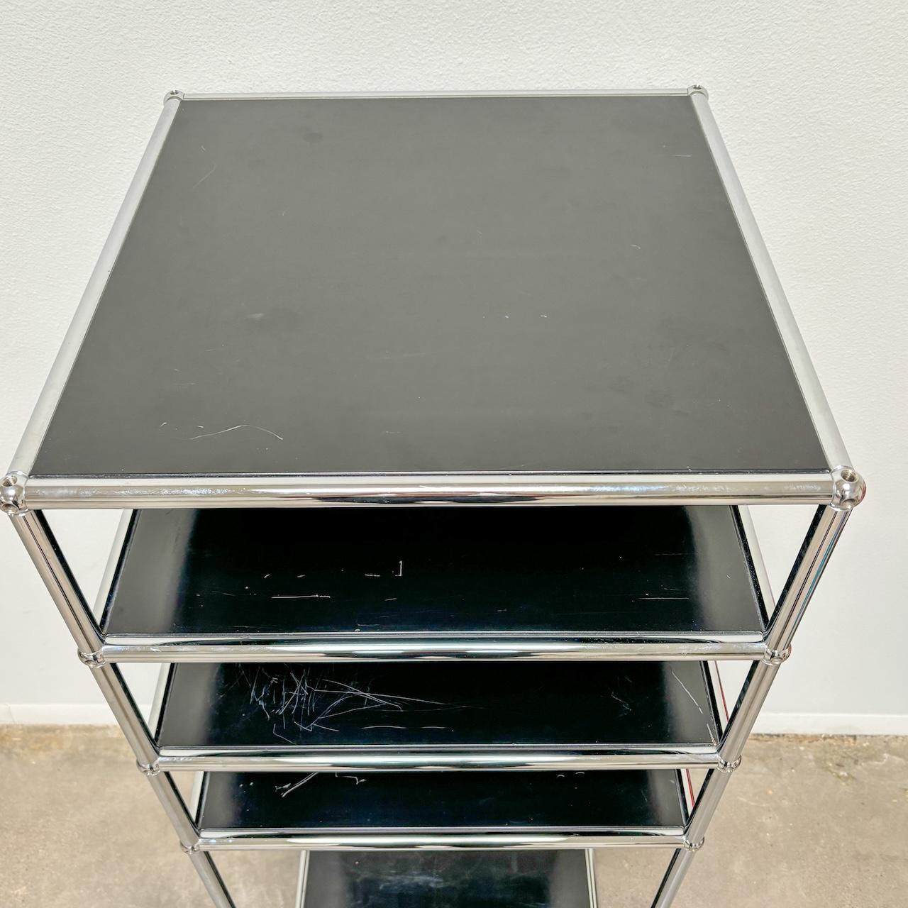 Armario Hi Fi USM Haller, Negro Posmoderno en venta