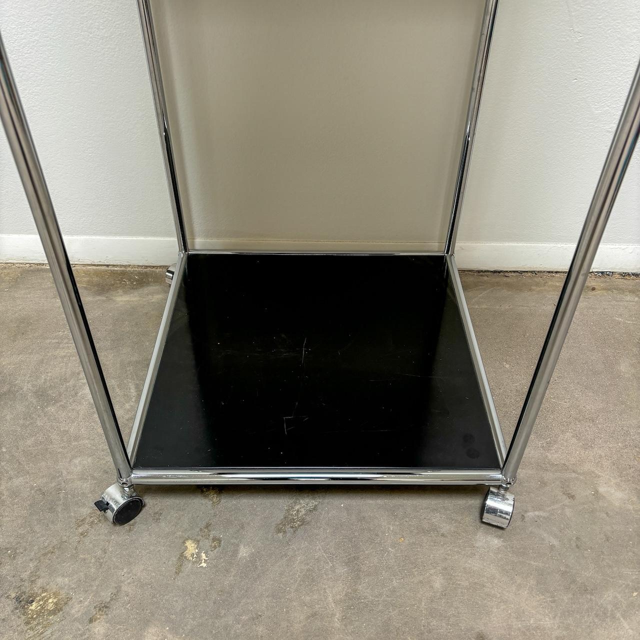 Armario Hi Fi USM Haller, Negro en Bastante bueno estado para la venta en Santa Fe, NM