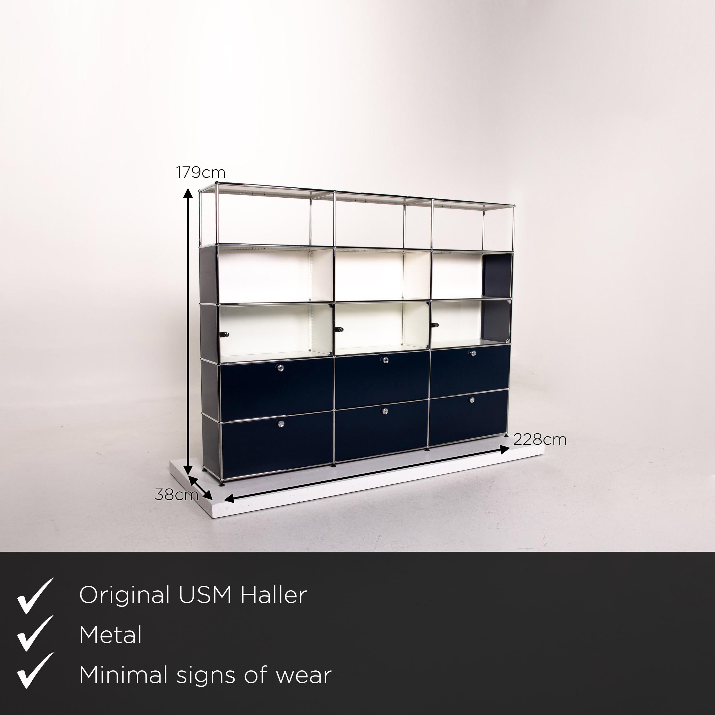 We present to you an USM Haller metal glass shelf blue white sideboard office furniture.
 

 Product measurements in centimeters:
 

Depth 38
 Width 228
 Height 179.





 
