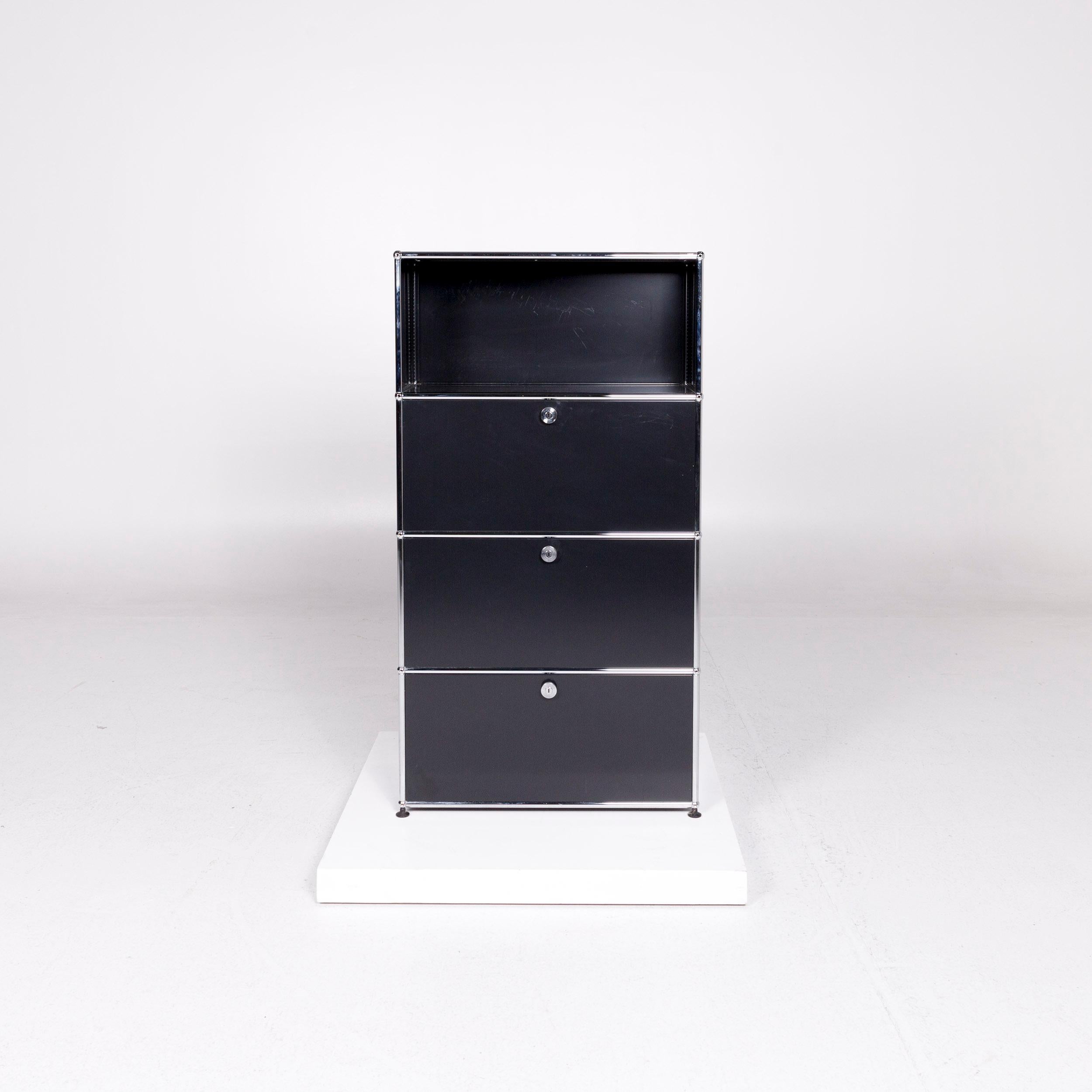 We bring to you an USM Haller metal sideboard black office furniture shelf.
 
 Product measurements in centimeters:
 
Depth 39
 Width 79
 Height 144.





  