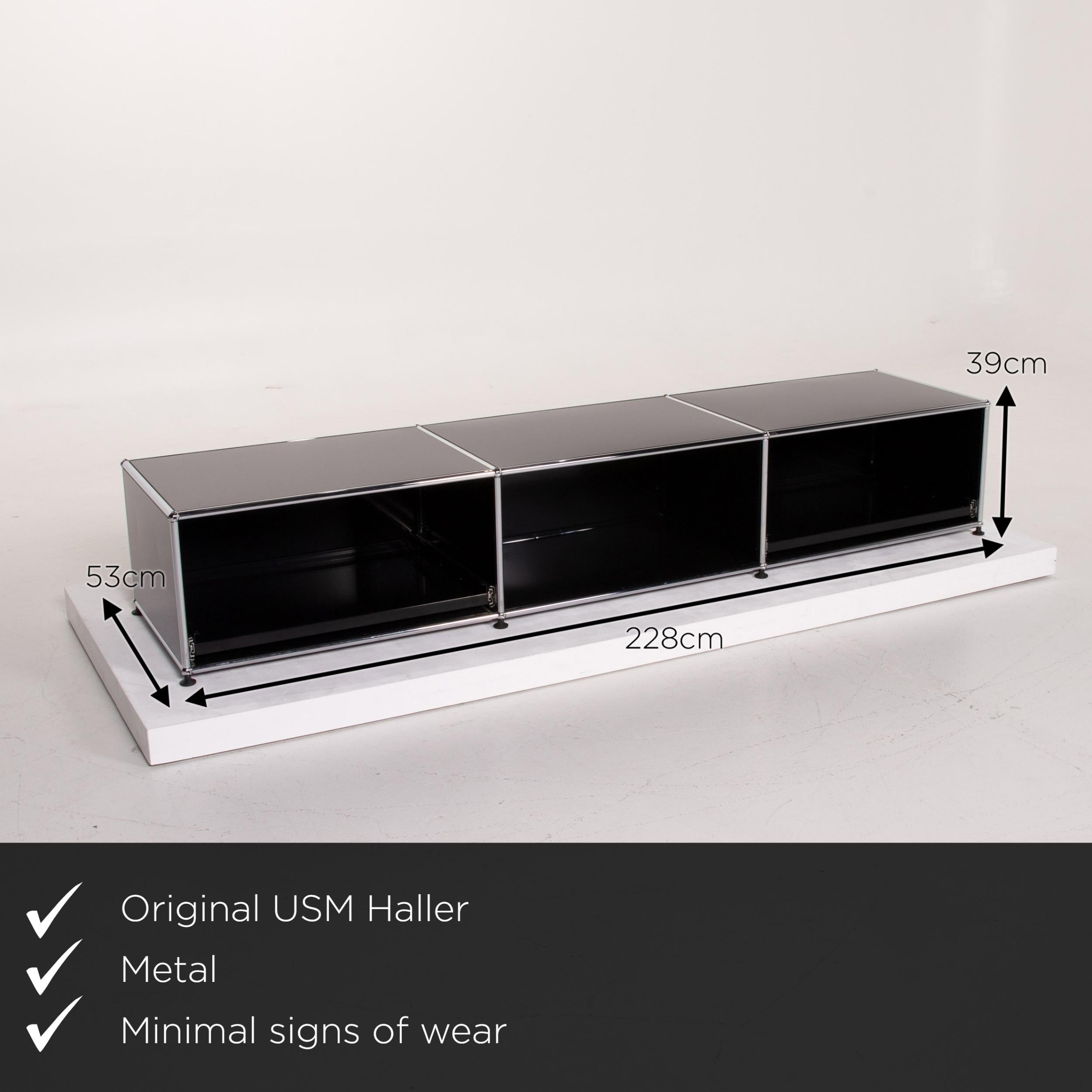 We present to you an USM Haller metal sideboard black office furniture shelf lowboard modular.

Product measurements in centimeters:

Depth 53
Width 228
Height 39.







   