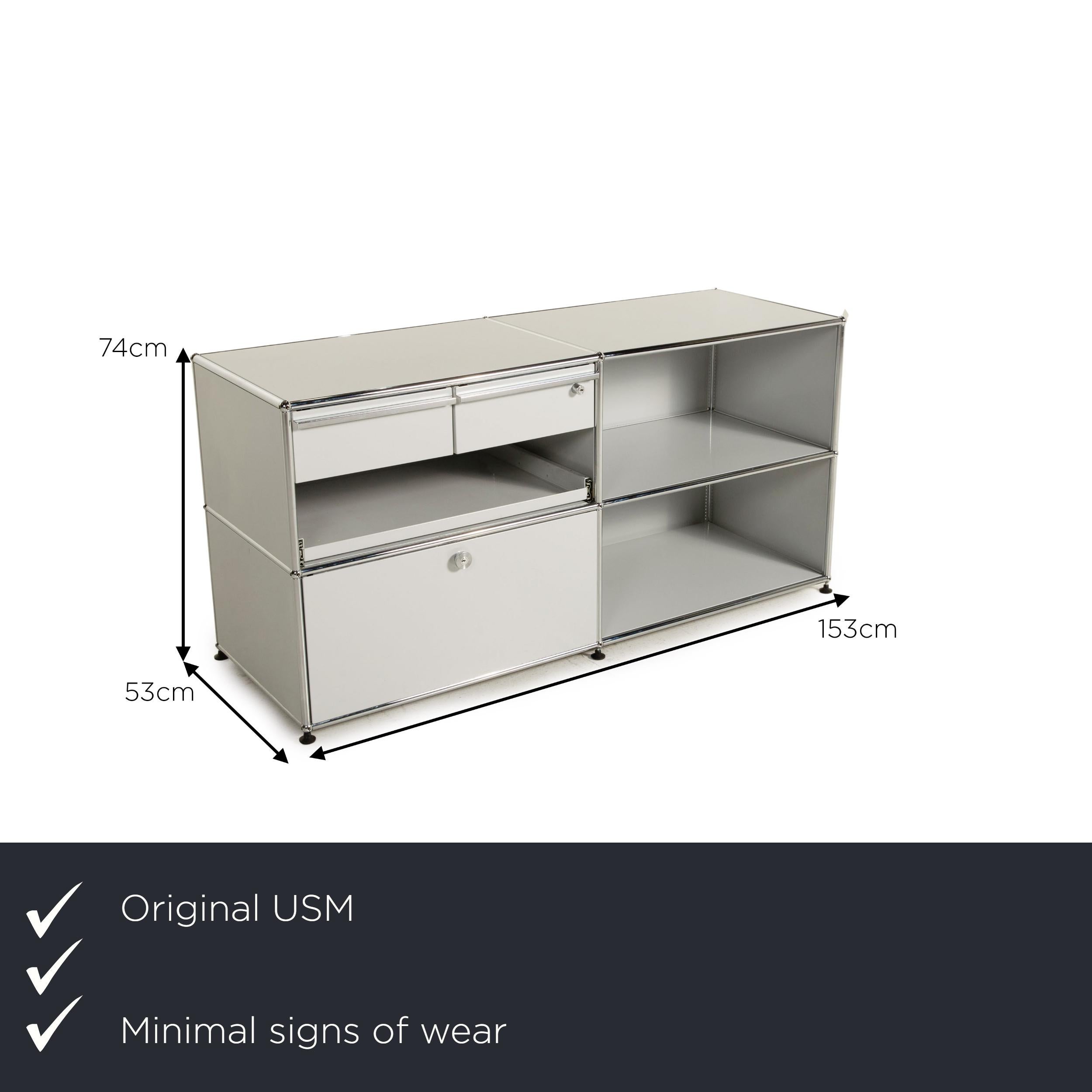 We present to you an Usm Haller metal sideboard gray light gray 2x2 incl. Drawer shelf office.
  
 

 Product measurements in centimeters:
 

 depth: 53
 width: 153
 height: 74.




 