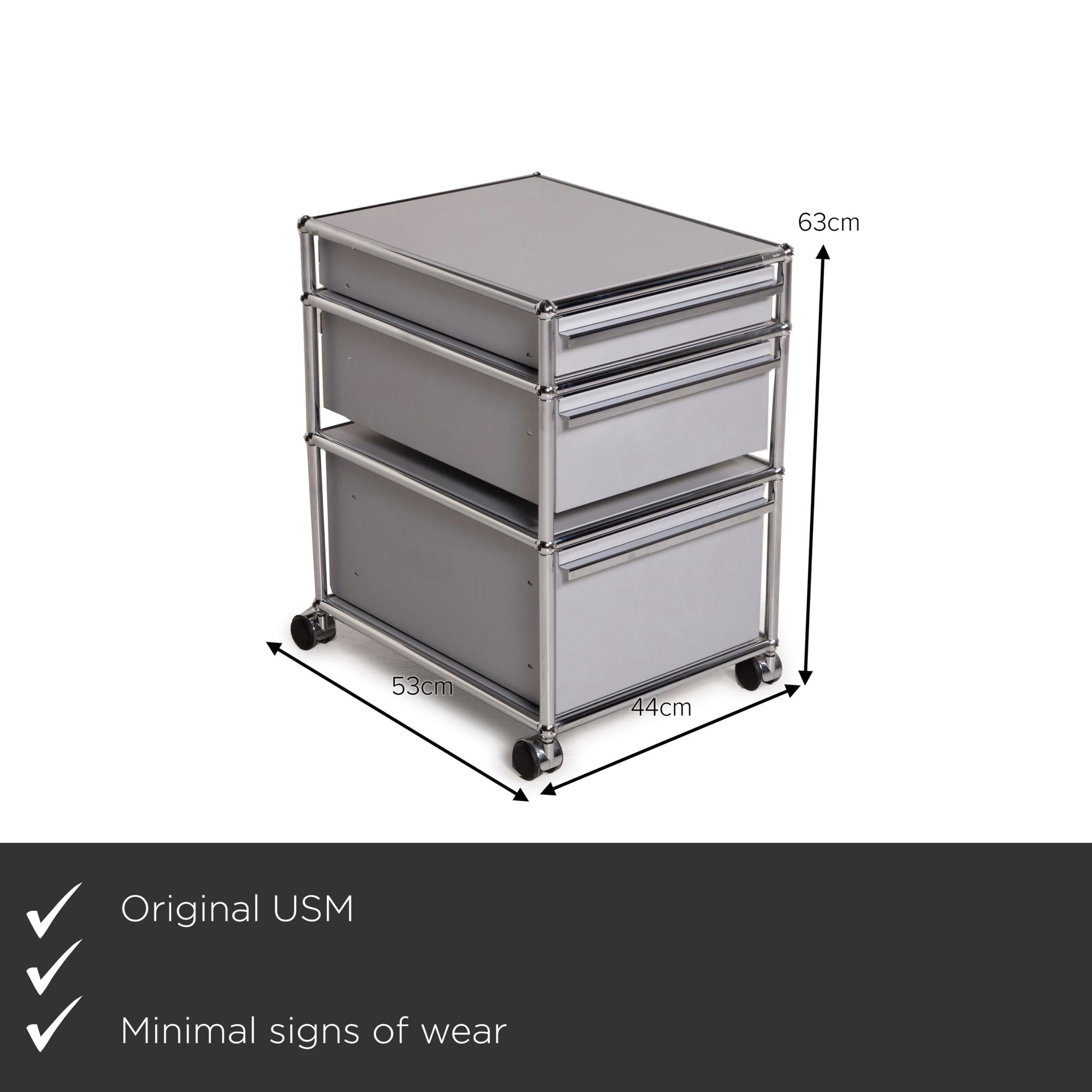 We present to you an USM Haller metal sideboard gray roll container drawer compartment chrome office.


 Product measurements in centimeters:
 

 Depth: 53
 Width: 44
 Height: 63.





 