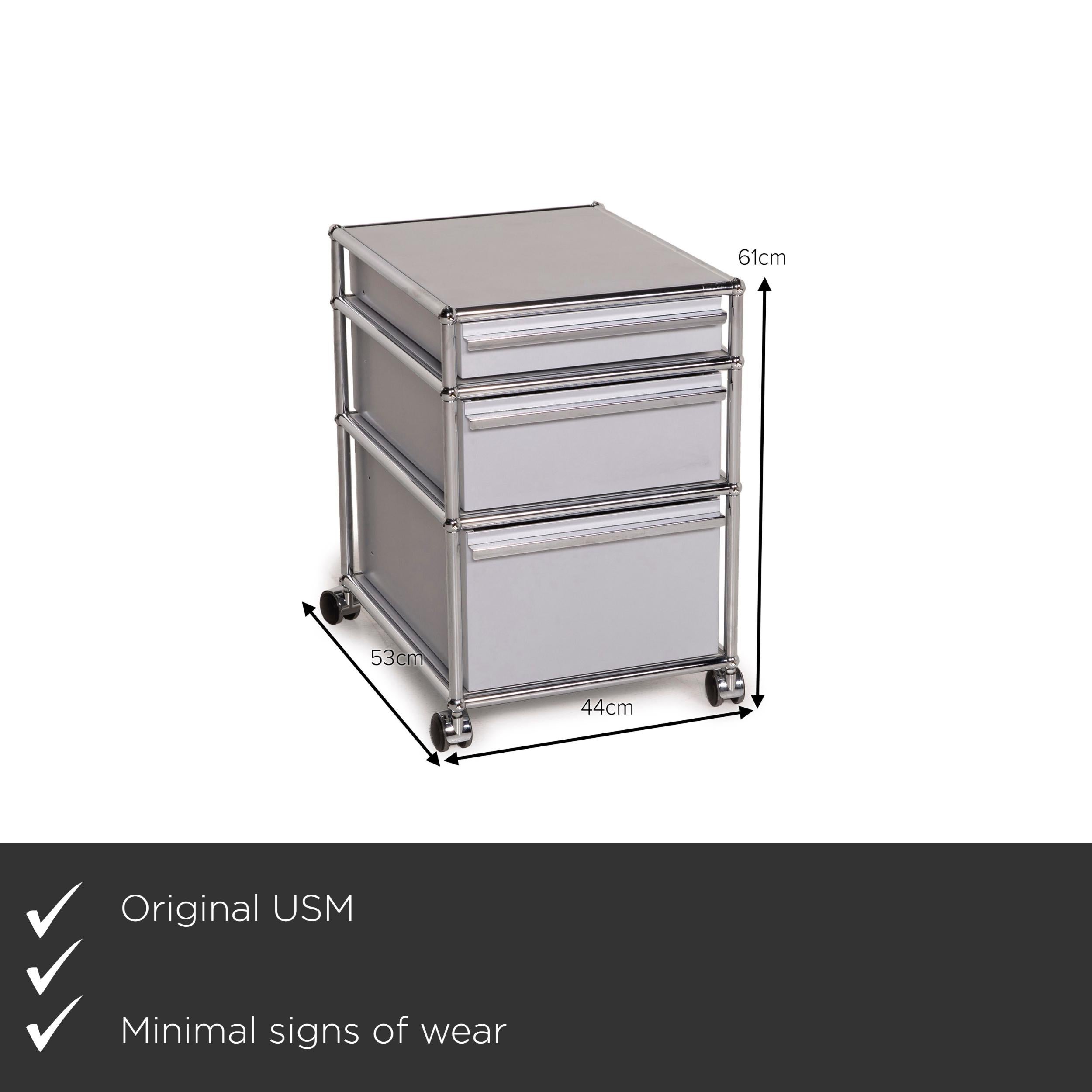 We present to you an USM Haller metal sideboard gray roll container drawer compartment chrome office.
 

 Product measurements in centimeters:
 

Depth: 53
 Width: 44
 Height: 61.





 