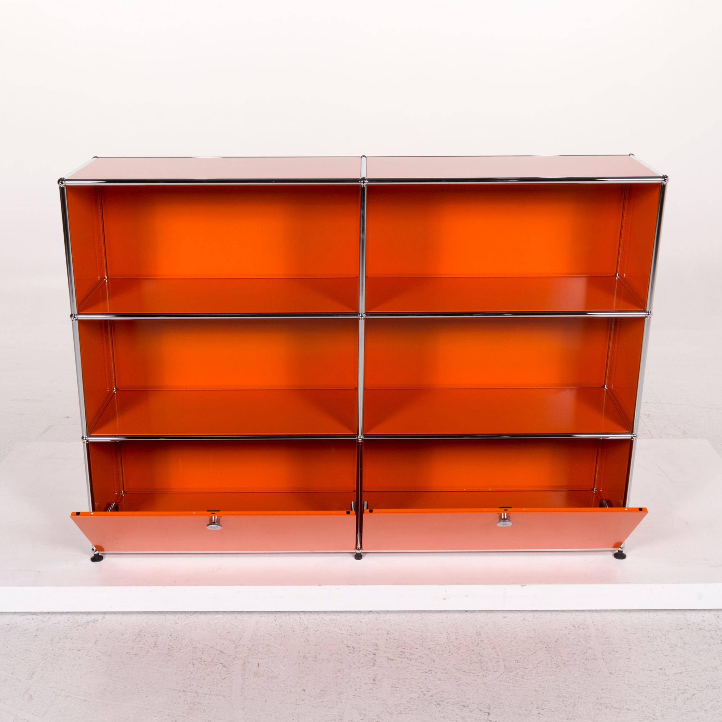 We bring to you an USM Haller metal sideboard orange shelf office.

 

 Product measurements in centimeters:
 

 Depth 38
 Width 153
 Height 109.





 