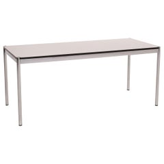 Table de bureau blanche en métal USM Haller et chrome